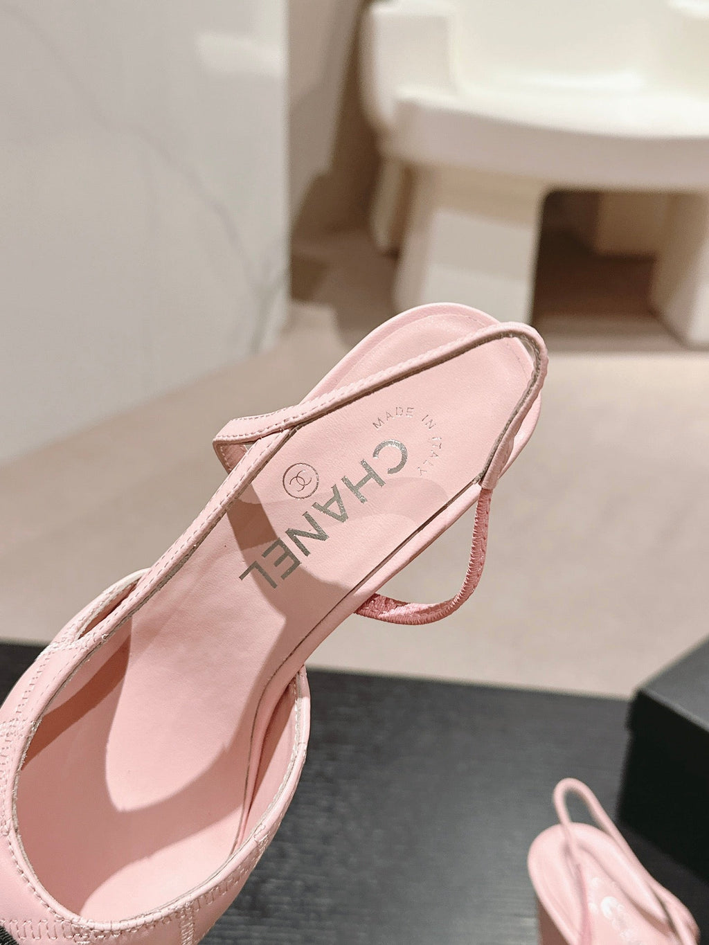 HIGH SLINGBACKS IN LIGHT PINK LAMBSKIN AND BLACK SATIN