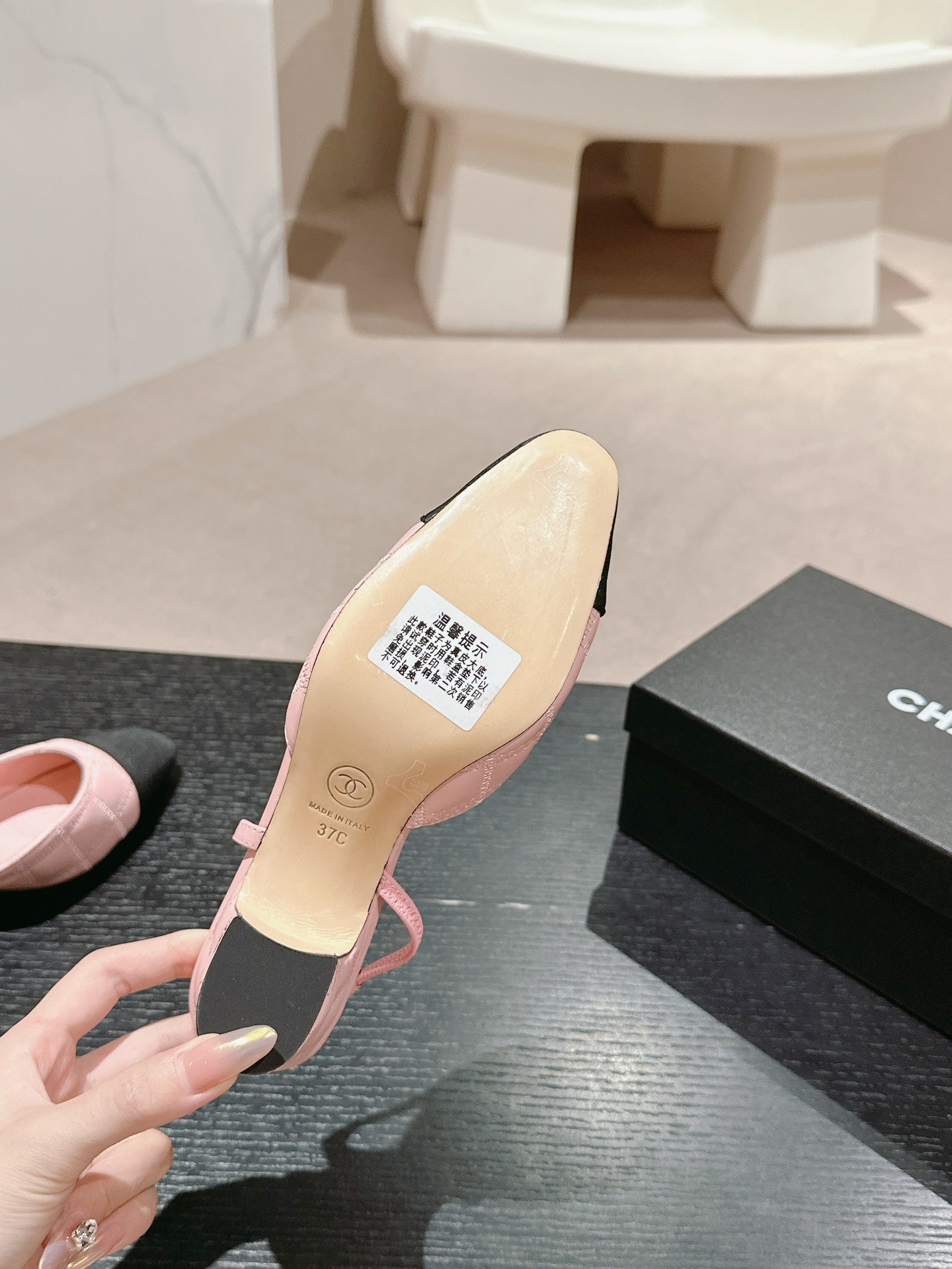 HIGH SLINGBACKS IN LIGHT PINK LAMBSKIN AND BLACK SATIN