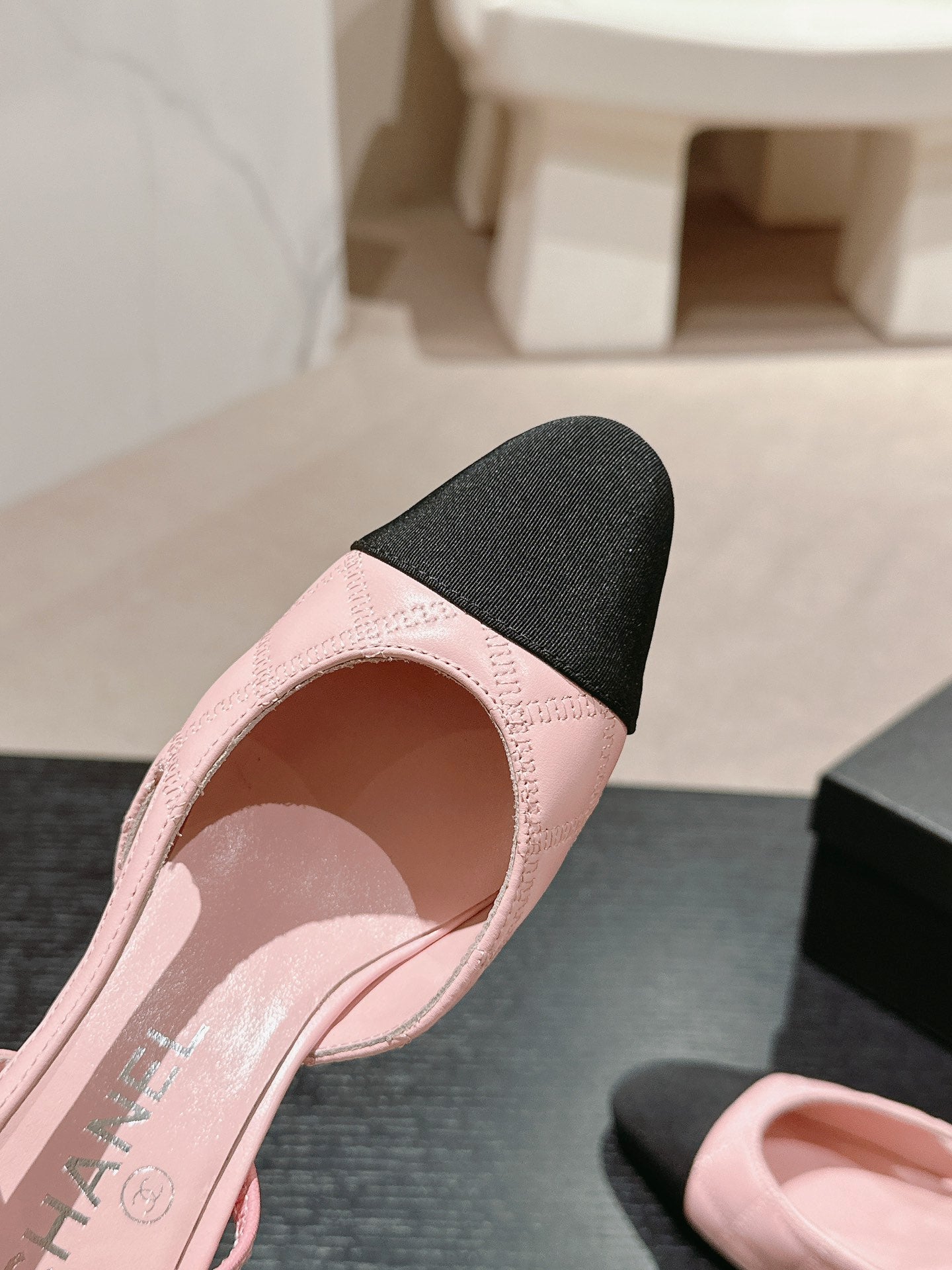 HIGH SLINGBACKS IN LIGHT PINK LAMBSKIN AND BLACK SATIN