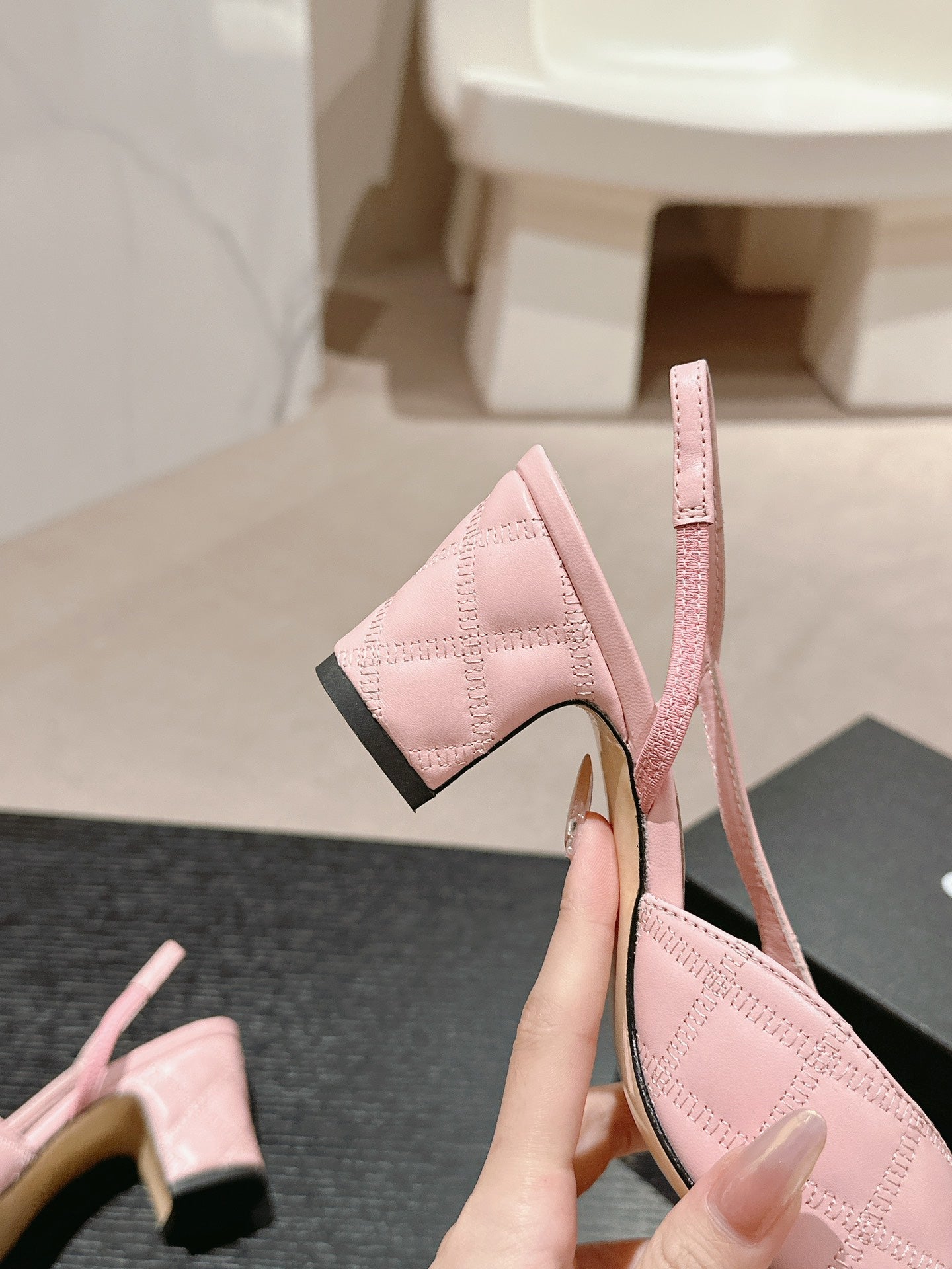 HIGH SLINGBACKS IN LIGHT PINK LAMBSKIN AND BLACK SATIN