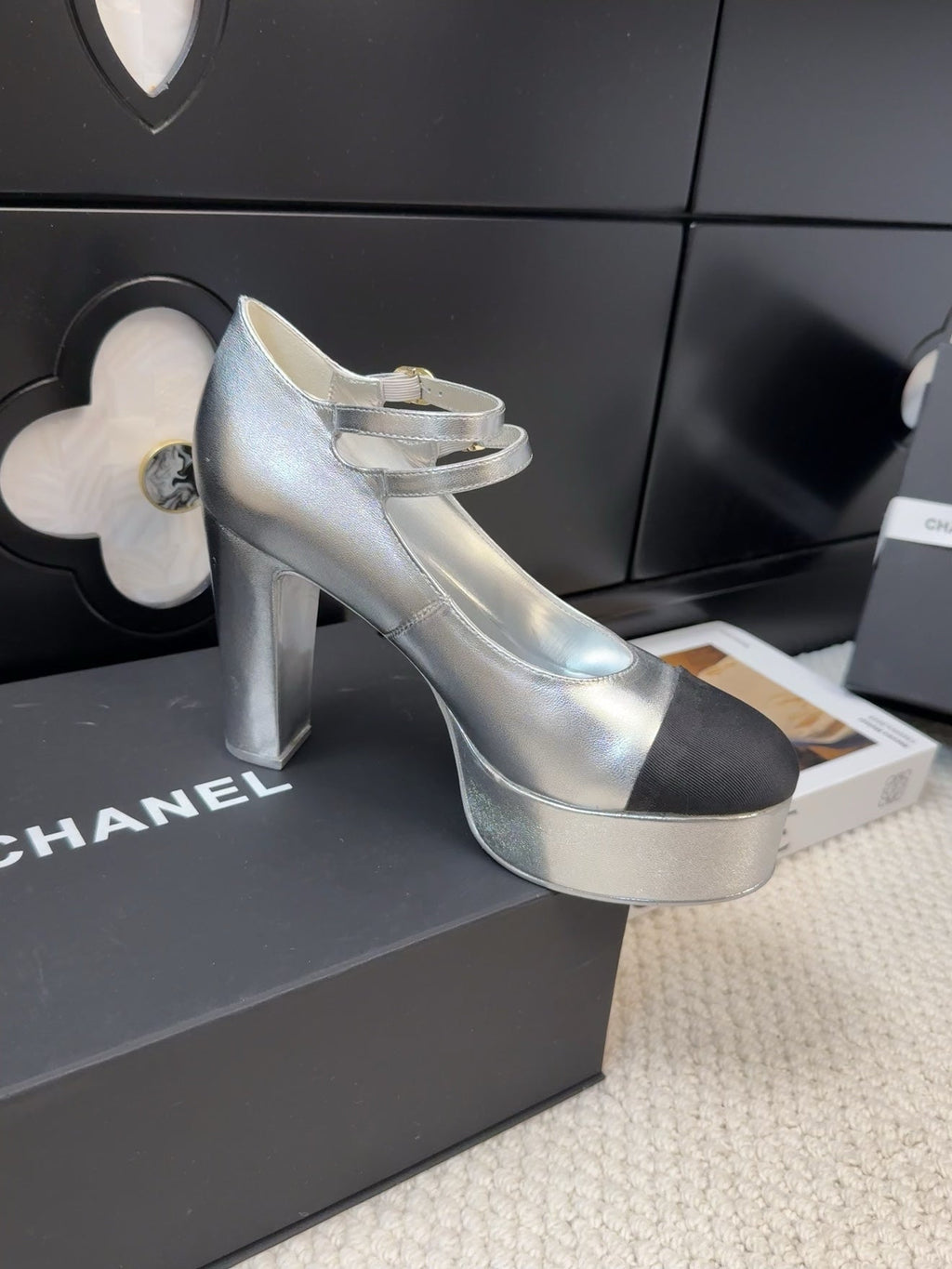 FLATFORM SANDAL IN SILVER CALFSKIN AND BLACK FABRIC