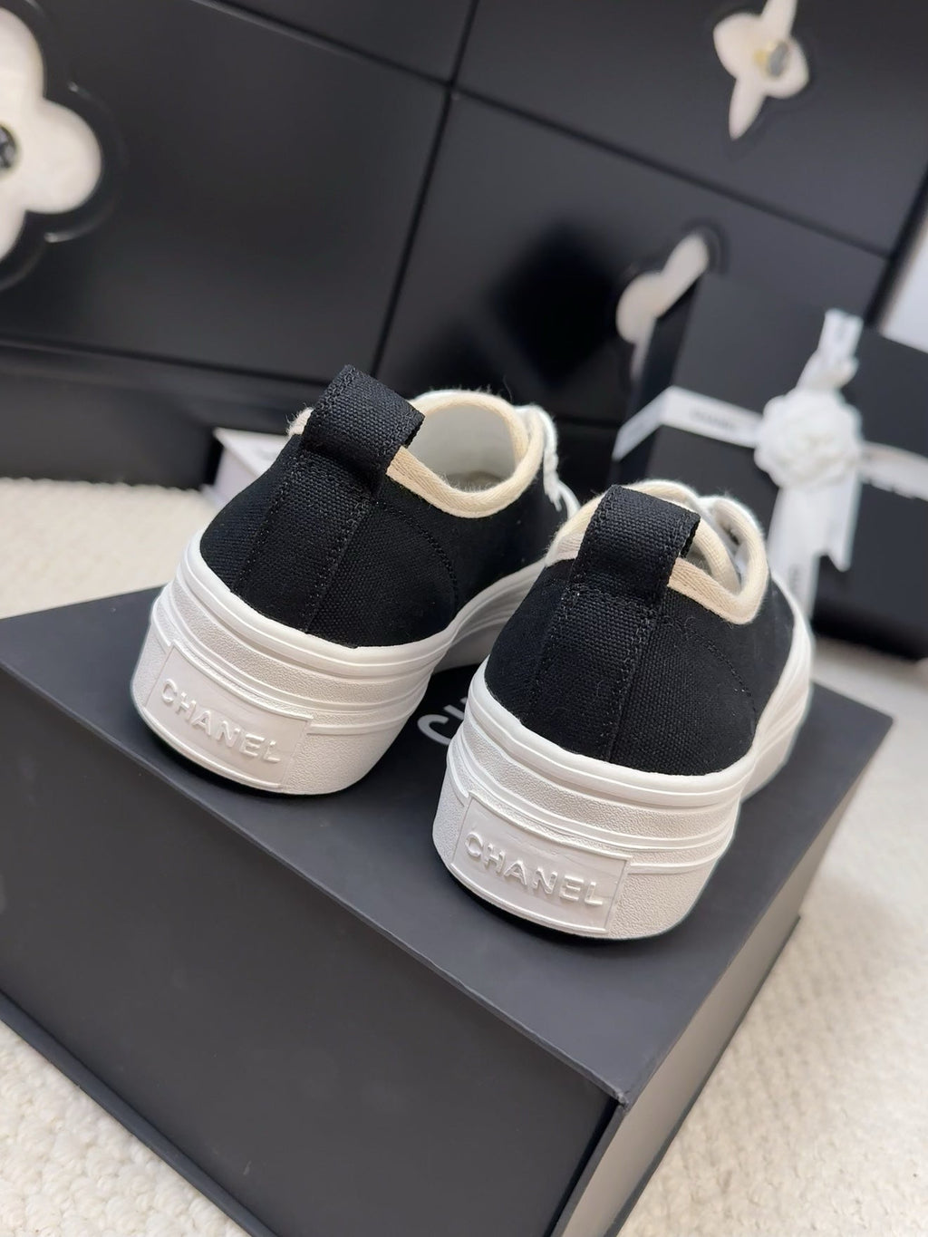 TRAINERS SHOES IN BLACK FABRIC