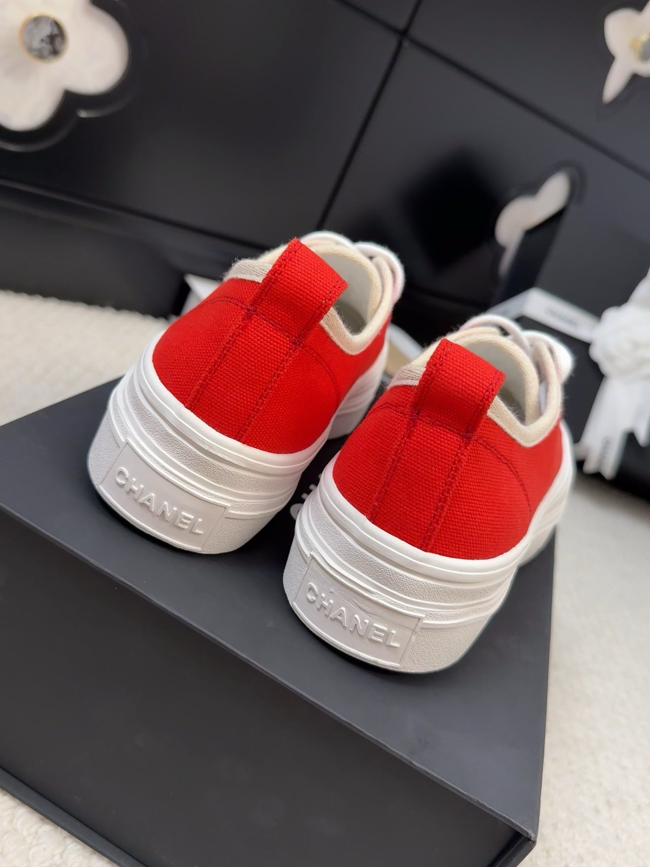 TRAINERS SHOES IN ORANGE RED FABRIC