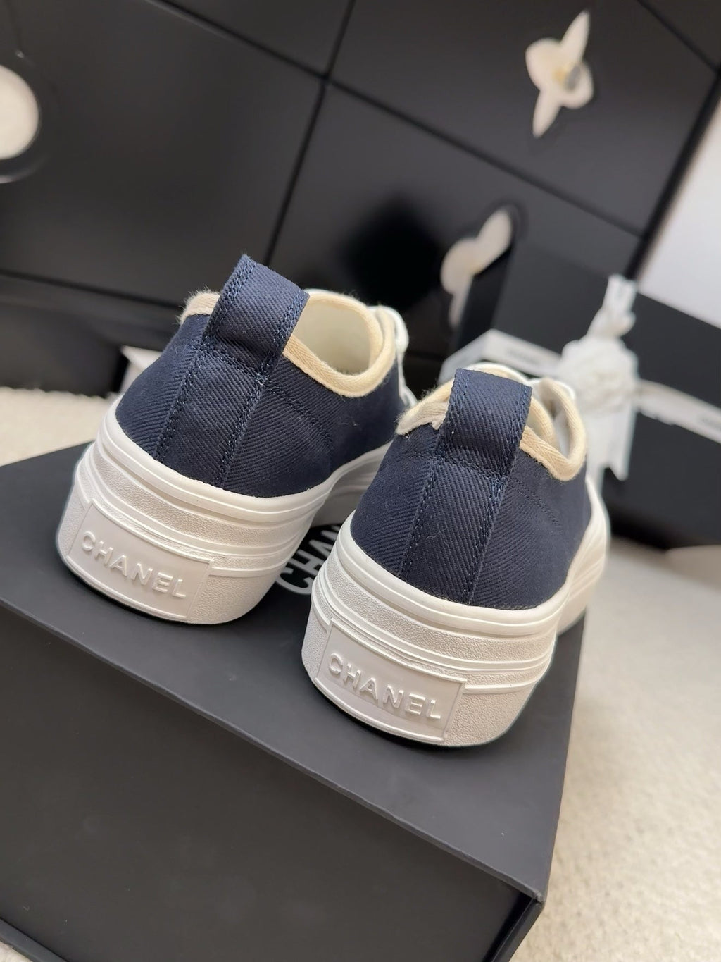 TRAINERS SHOES IN NAVY BLUE FABRIC
