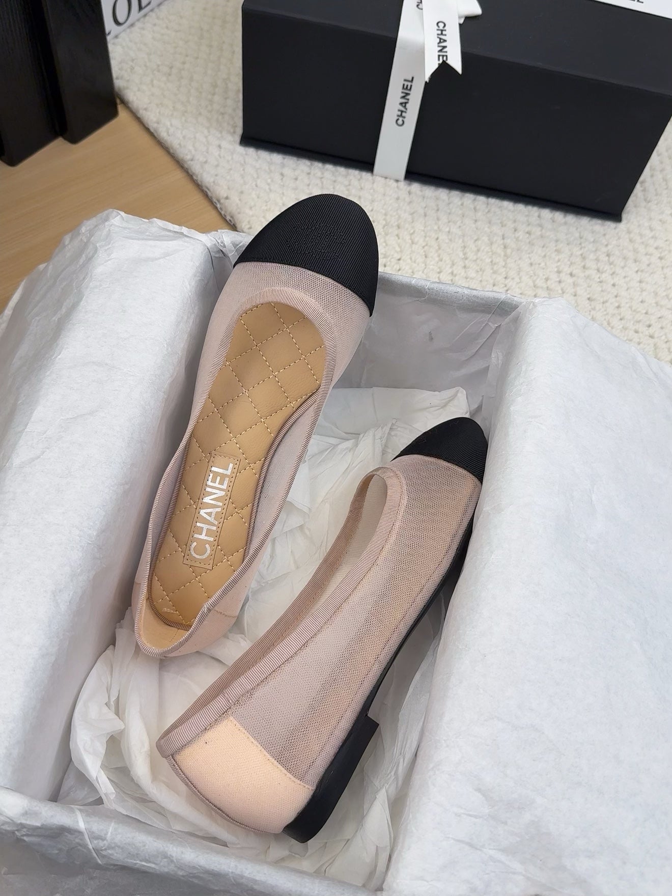 BALLET FLAT IN BLACK FABRIC AND PASTEL PINK MESH