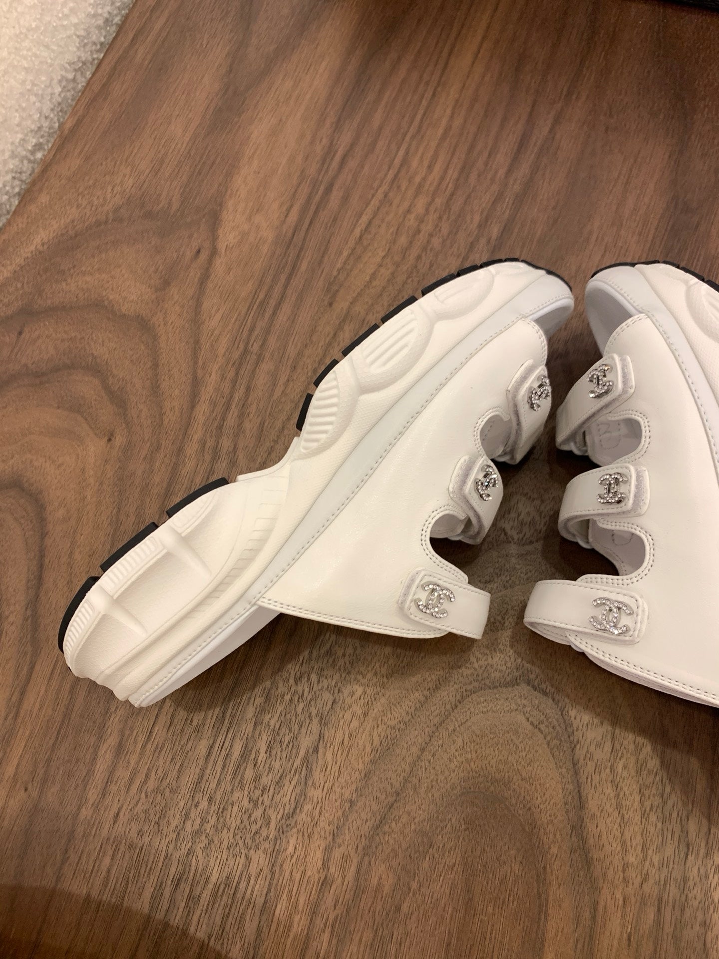 MULES 25S LOGO IN WHITE LAMBSKIN