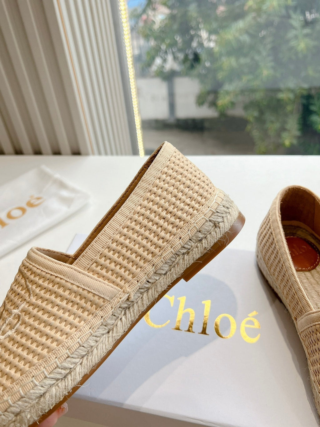 CHLO¨¦ WOVEN LOAFER IN TAN BEIGE RAFFIA