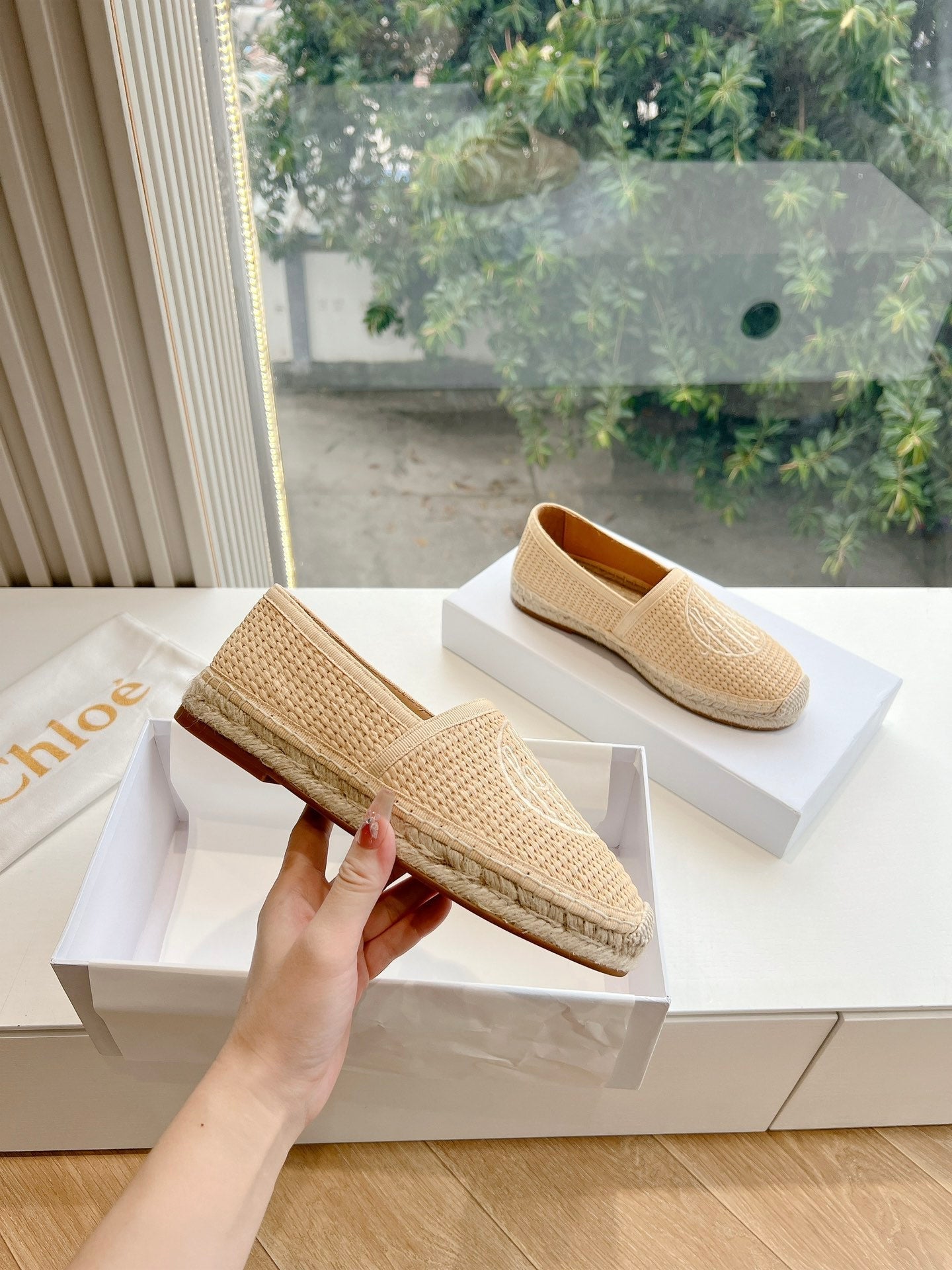 CHLO¨¦ WOVEN LOAFER IN TAN BEIGE RAFFIA