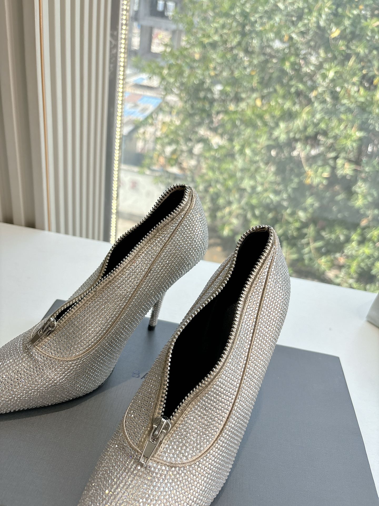 ZIPPER POINTED-TOE HIGH PUMPS IN BEIGE SUEDE ATTACHED SILVER CRYSTAL