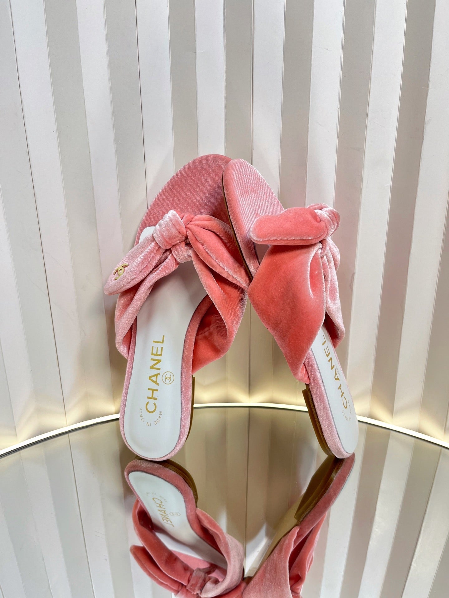 LACE SANDALS IN BRIGHT PINK VELVET