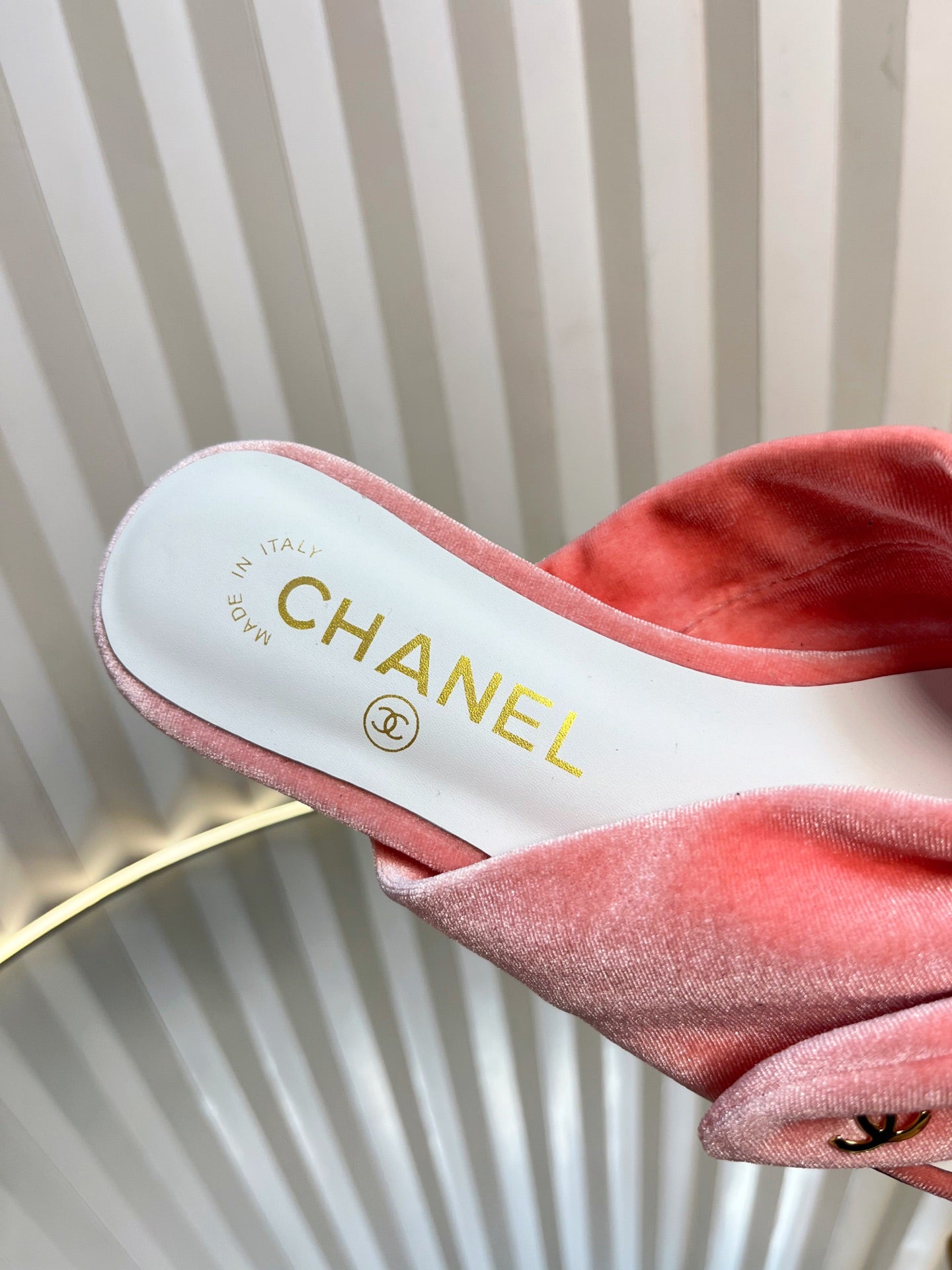 LACE SANDALS IN BRIGHT PINK VELVET