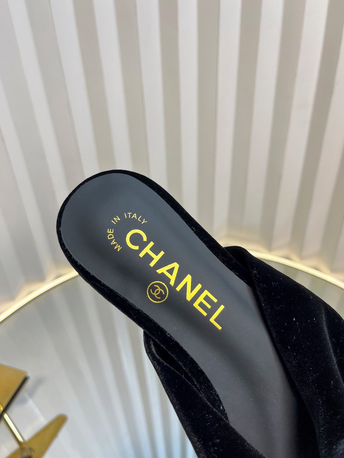 LACE SANDALS IN BLACK VELVET