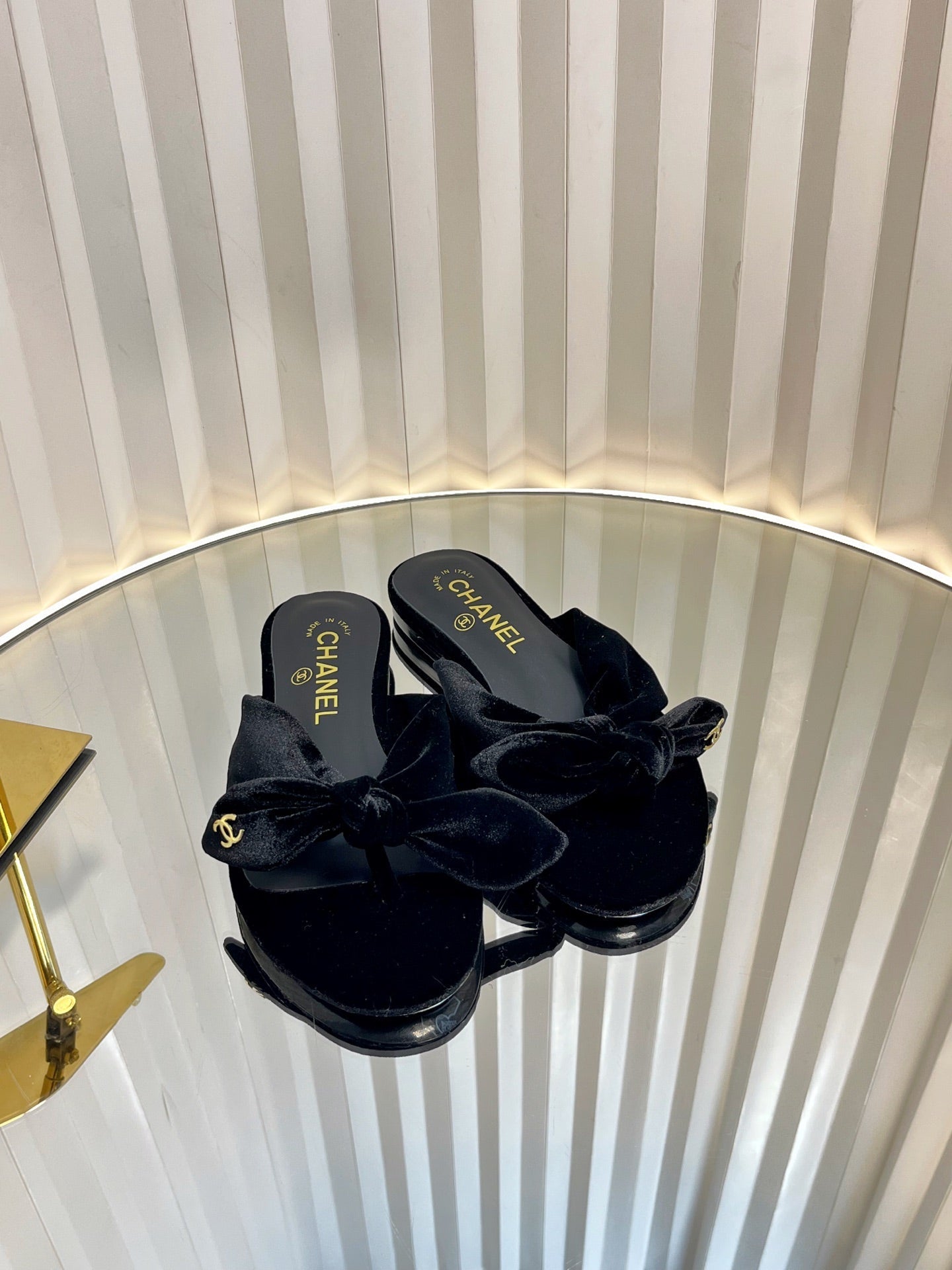 LACE SANDALS IN BLACK VELVET