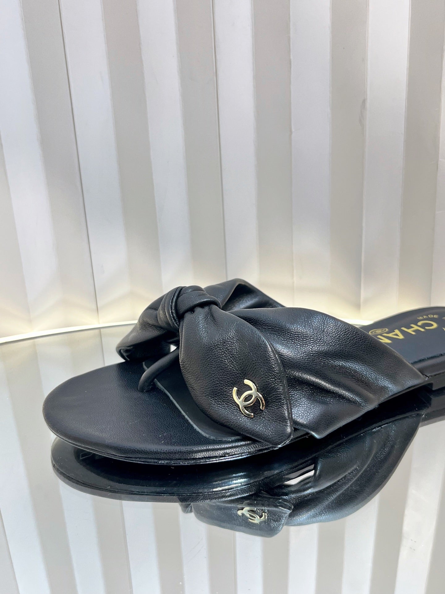 LACE SANDALS IN BLACK CALFSKIN