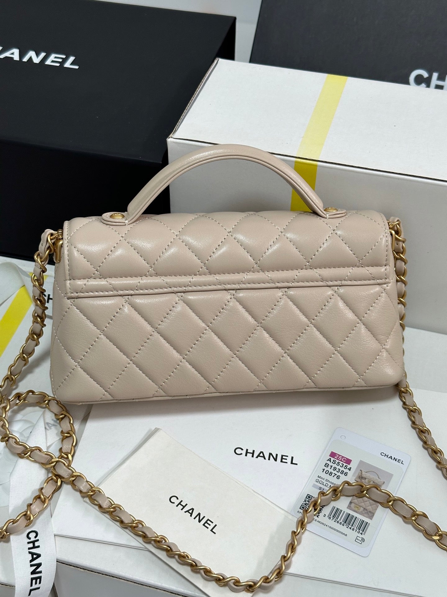 FLAP BAG WITH HANDLE 22 IN BEIGE LAMBSKIN GOLD PLATED METAL