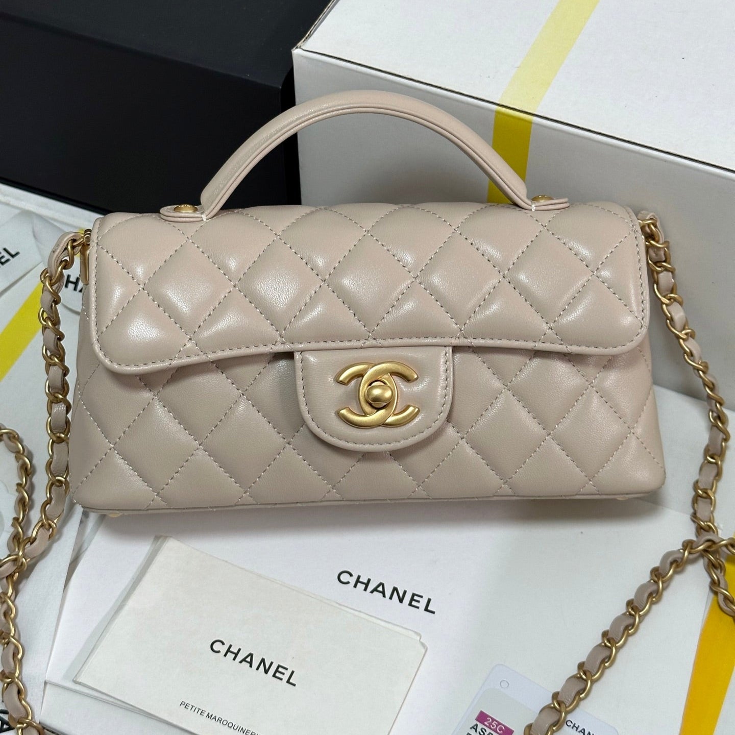 FLAP BAG WITH HANDLE 22 IN BEIGE LAMBSKIN GOLD PLATED METAL
