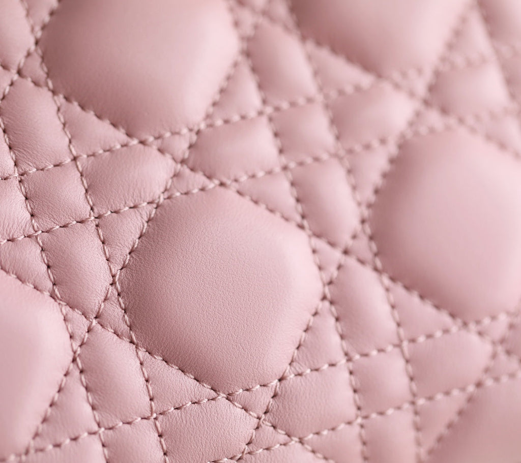 LADY 17 IN LIGHT PINK LAMBSKIN WITH CANNAGE PATTERN