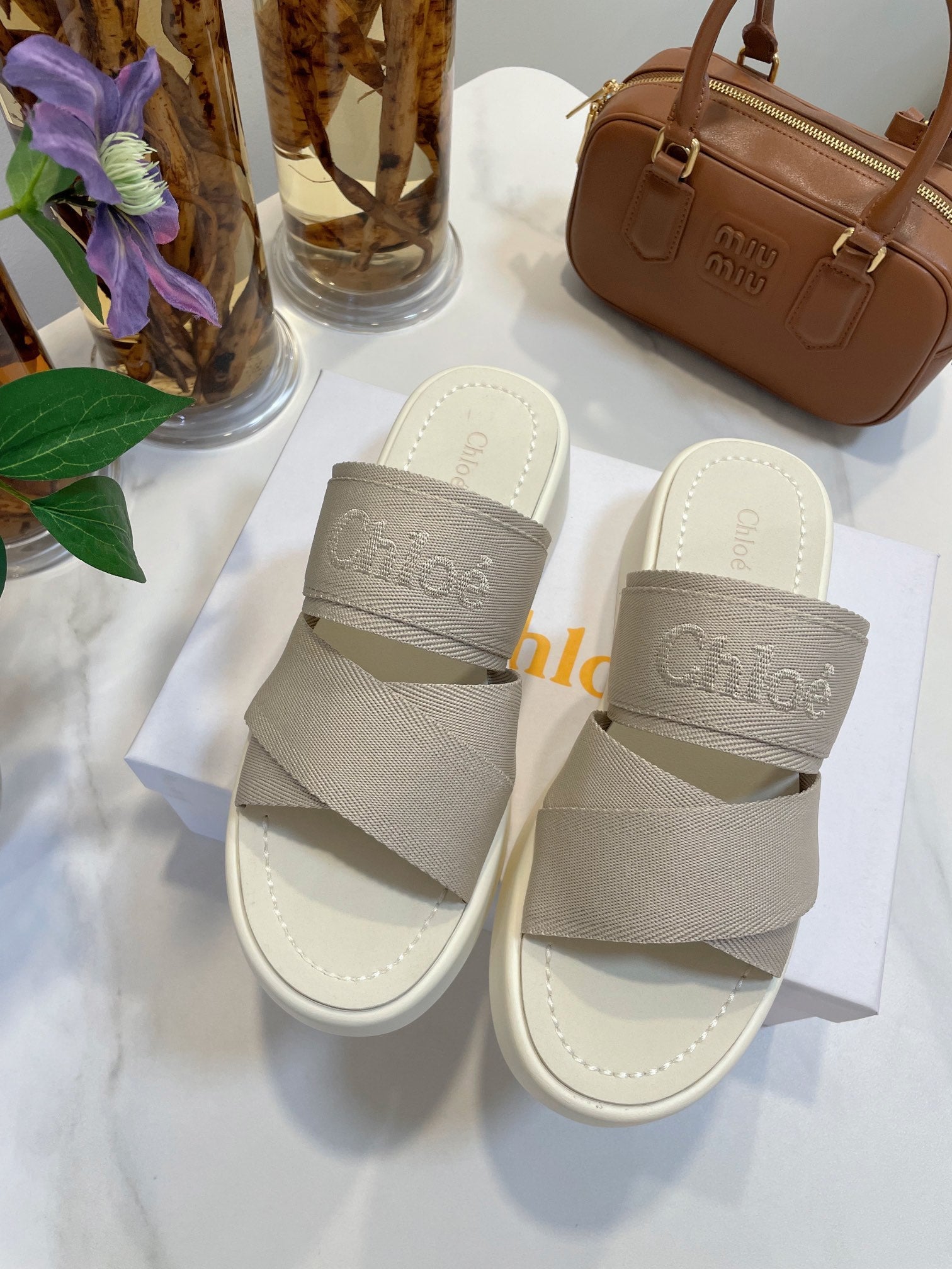 CHLO¨¦ WOODY WEDGE SANDALS IN DOVE GREY CANVAS WITH WHITE RUBBER SOLE