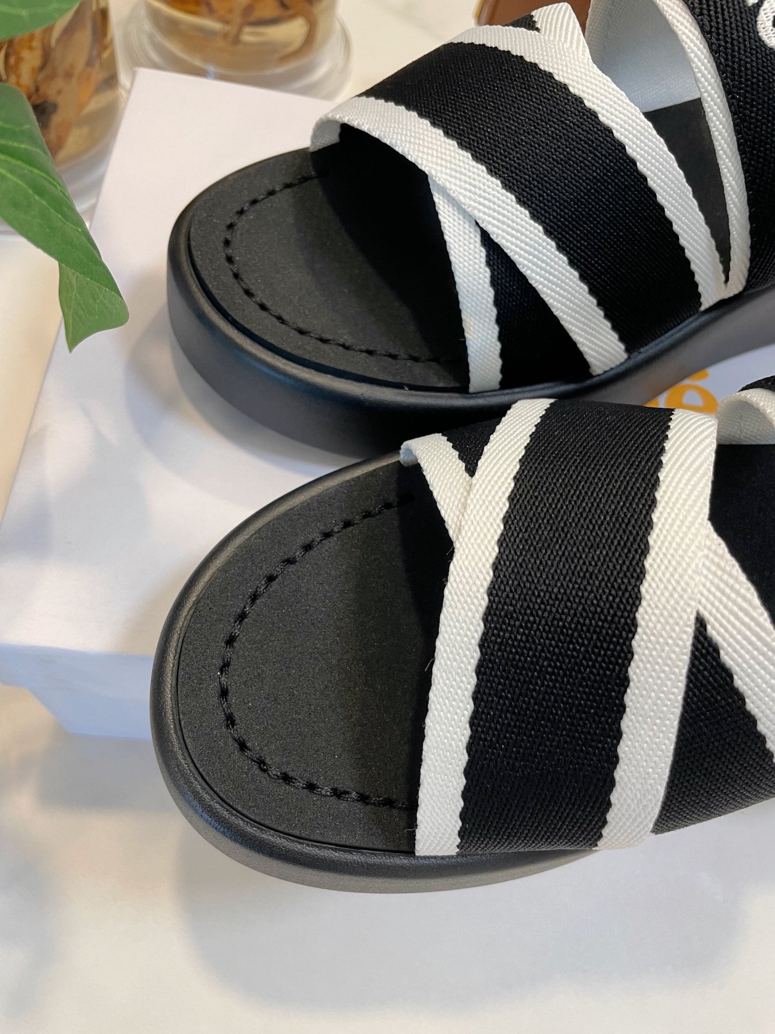 WOODY WEDGE SANDALS IN BLACK MIX WHITE CANVAS WITH RUBBER SOLE