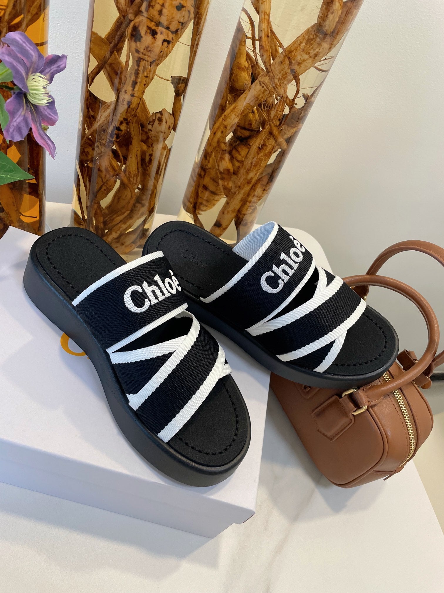 CHLO¨¦ WOODY WEDGE SANDALS IN BLACK MIX WHITE CANVAS WITH RUBBER SOLE