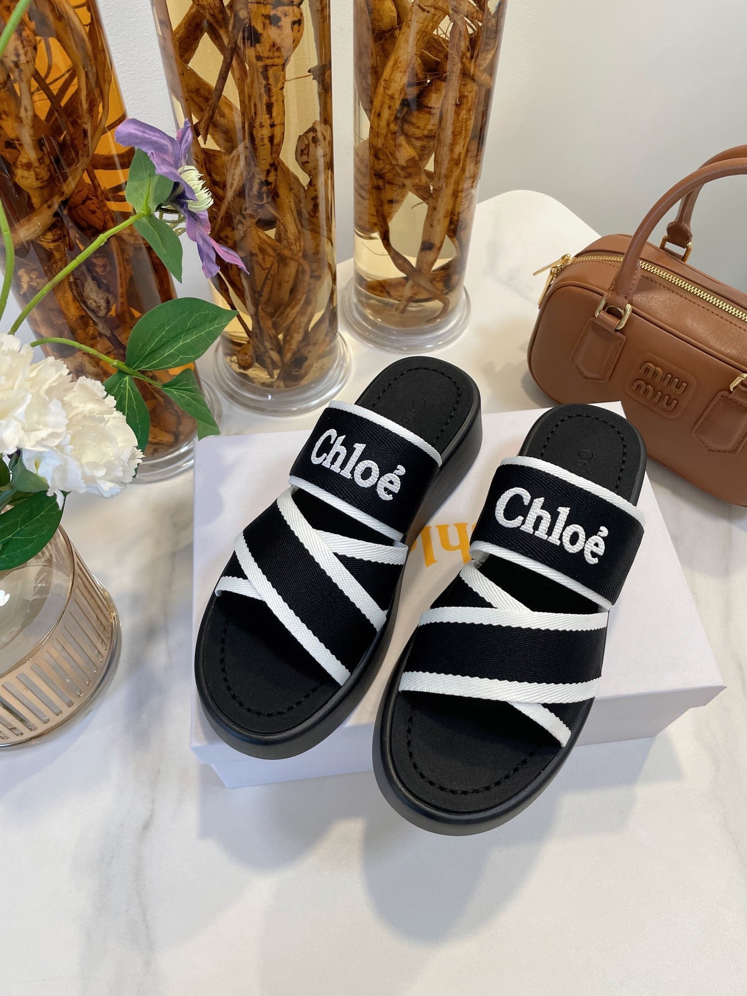 CHLO¨¦ WOODY WEDGE SANDALS IN BLACK MIX WHITE CANVAS WITH RUBBER SOLE