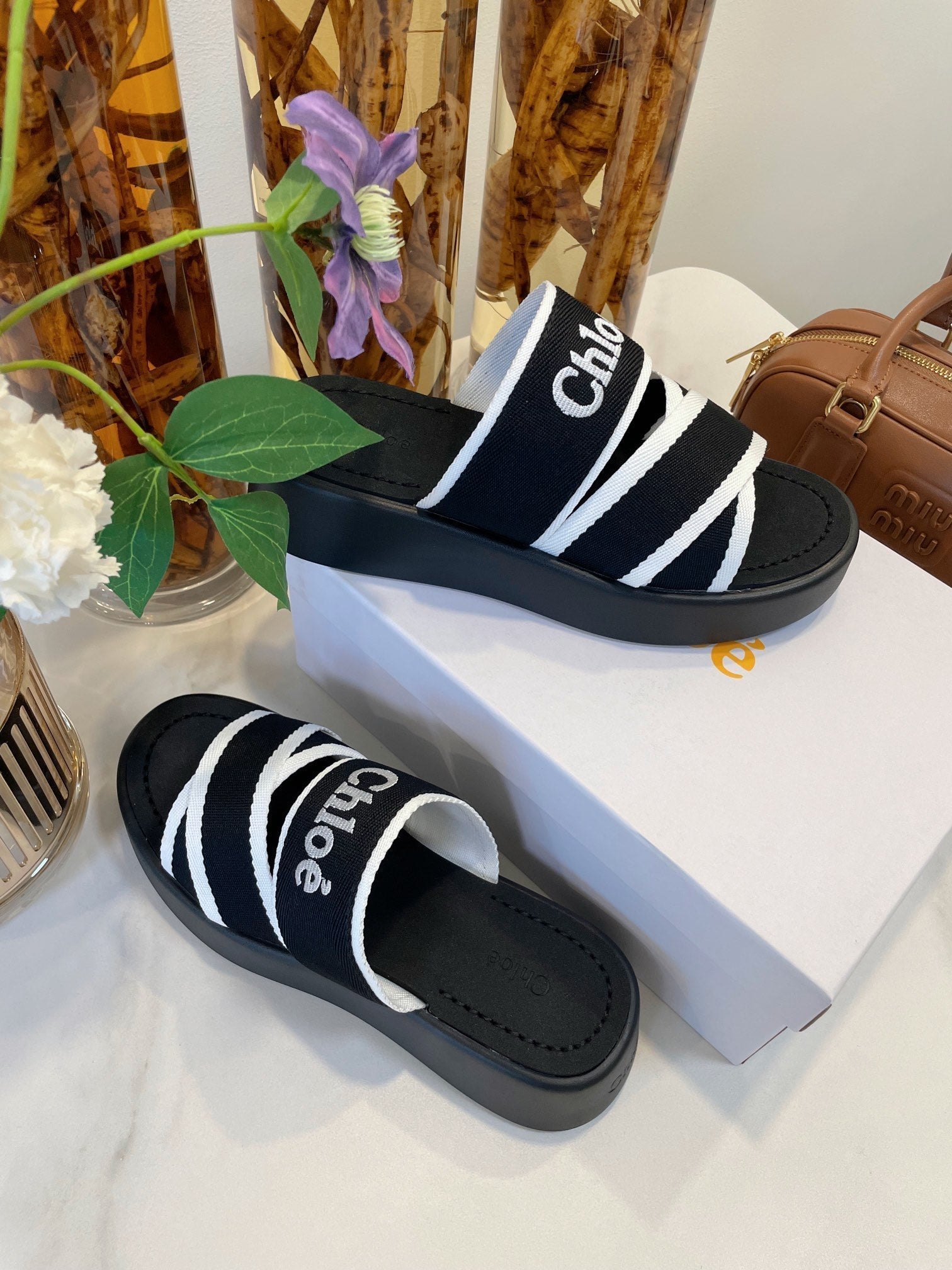 CHLO¨¦ WOODY WEDGE SANDALS IN BLACK MIX WHITE CANVAS WITH RUBBER SOLE