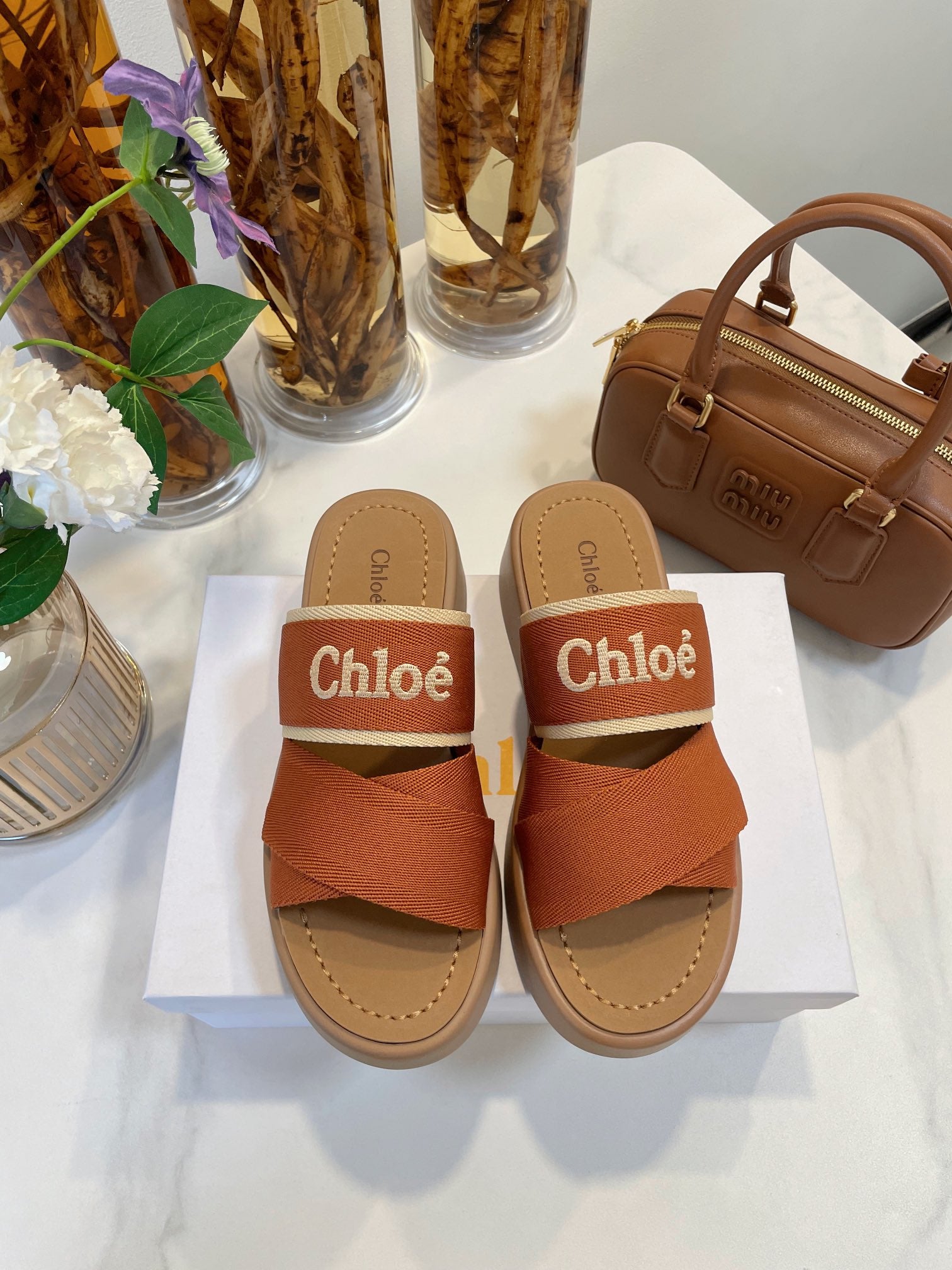 CHLO¨¦ WOODY WEDGE SANDALS IN BRONZE BROWN CANVAS WITH CIDER BROWN RUBBER SOLE