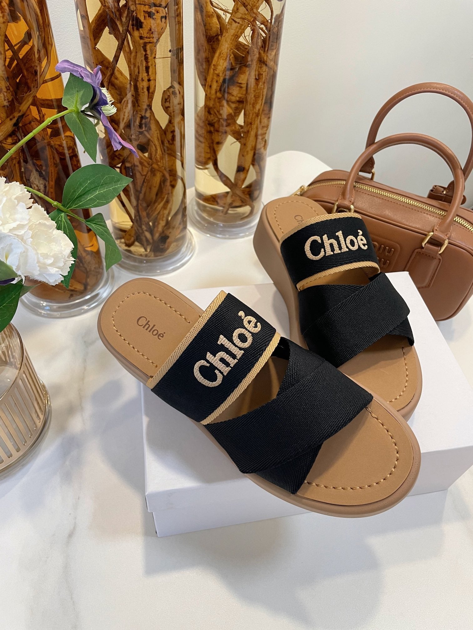CHLO¨¦ WOODY WEDGE SANDALS IN BLACK CANVAS WITH CIDER BROWN RUBBER SOLE