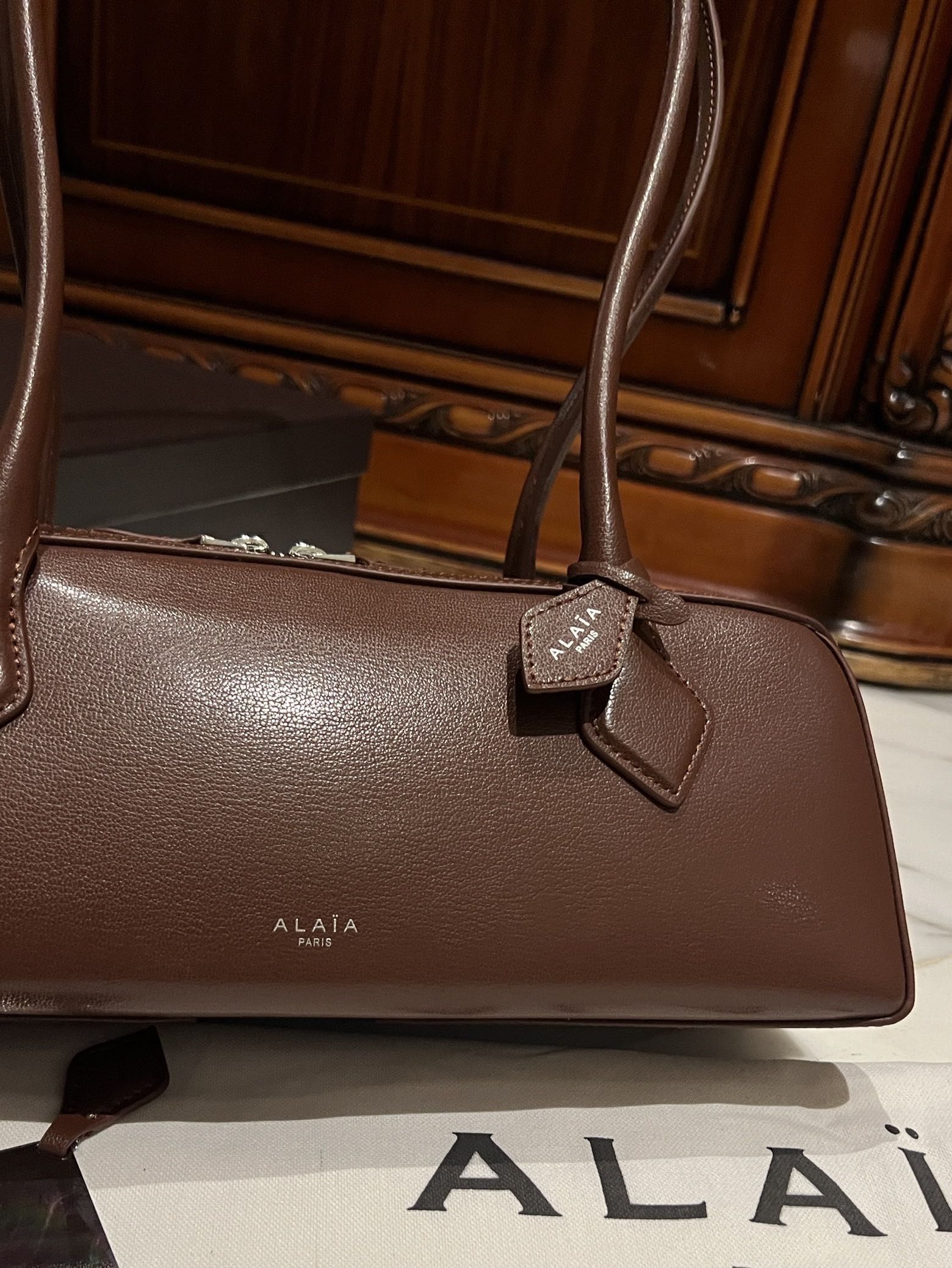 LE TECKEL MEDIUM BAG 33 IN QUINCY BROWN GOATSKIN