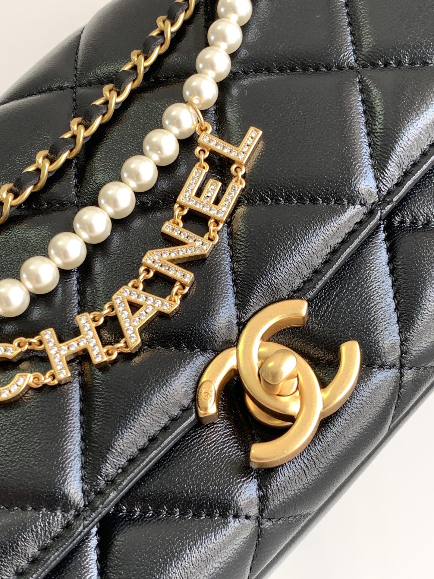 CC MEDIUM 27 CLASSIC FLAP BAG IN BLACK CALFSKIN WITH PEARL CHAIN