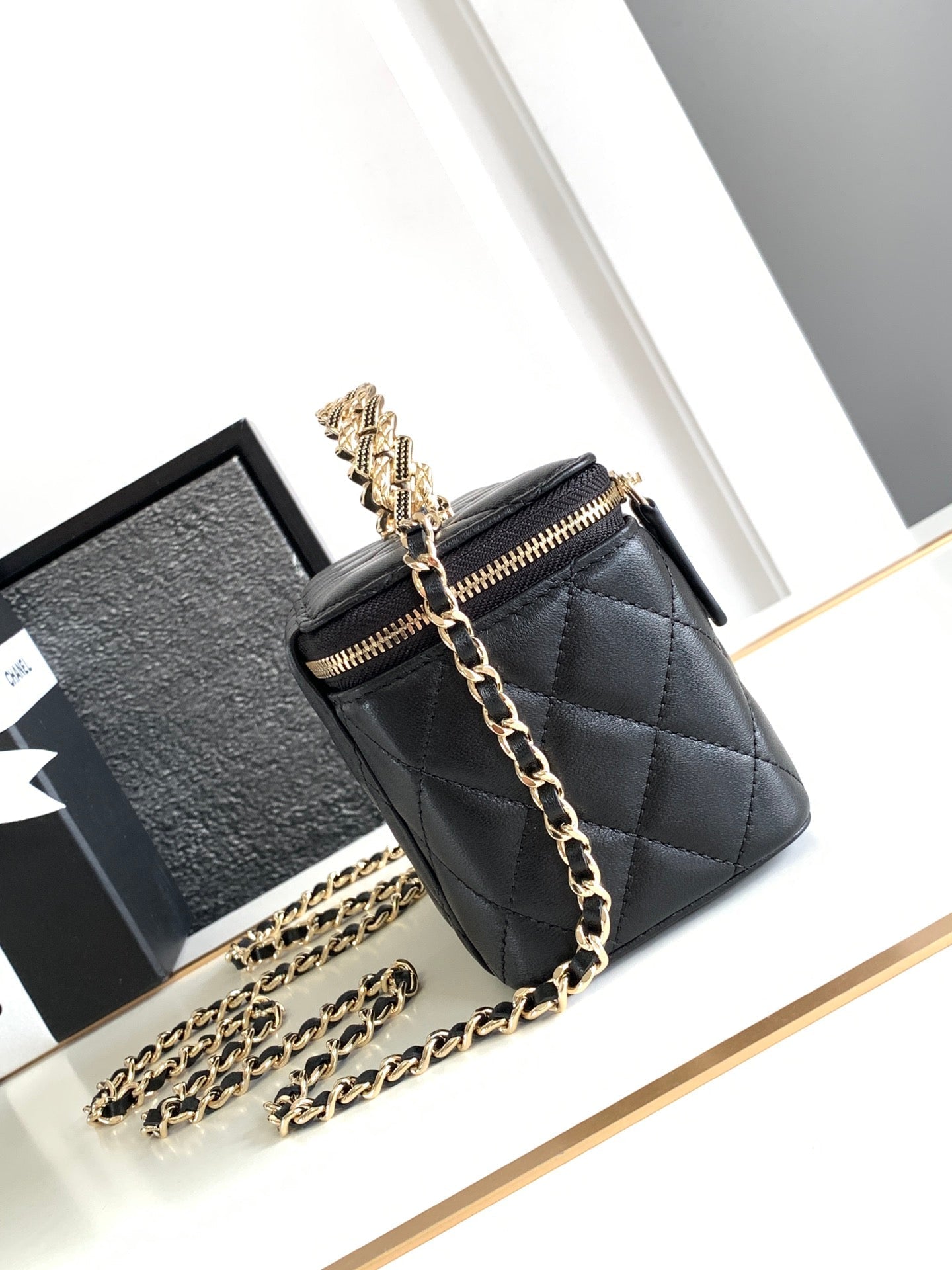 CC 17 CLUTCH WITH STRAP IN BLACK CALFSKIN
