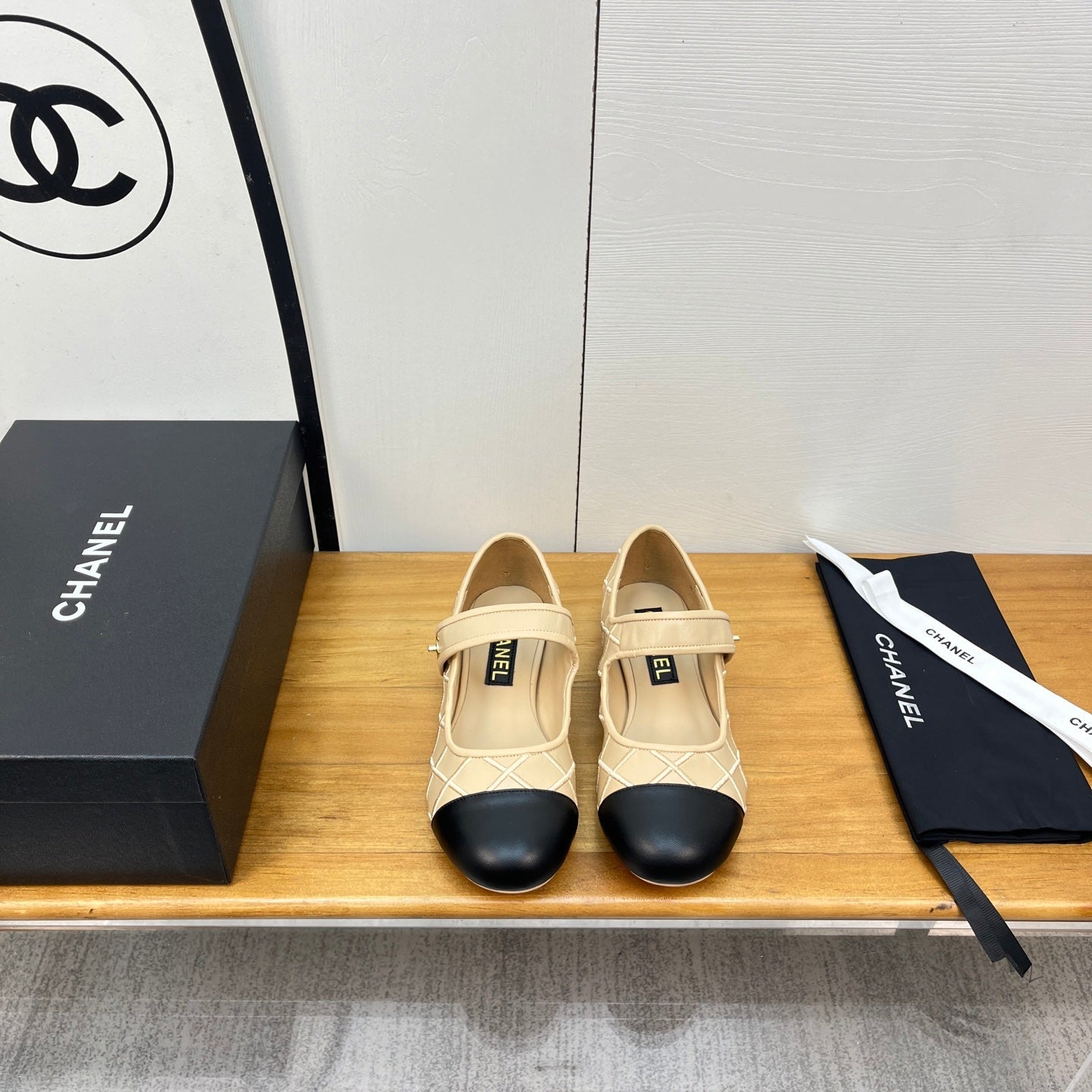 CHANEL 25S QUILTED MARY JANES BLACK AND BEIGE IN CALFSKIN