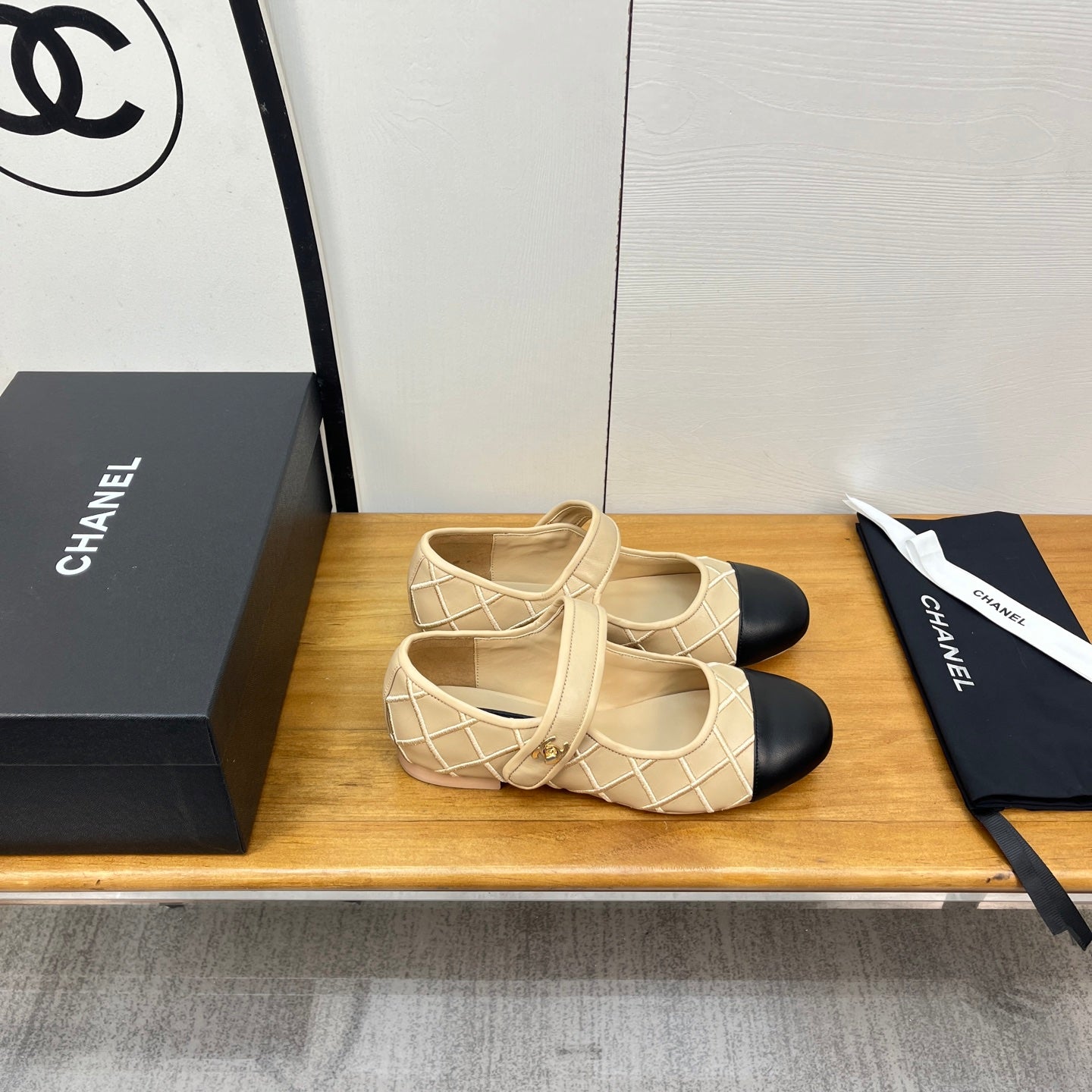 CHANEL 25S QUILTED MARY JANES BLACK AND BEIGE IN CALFSKIN