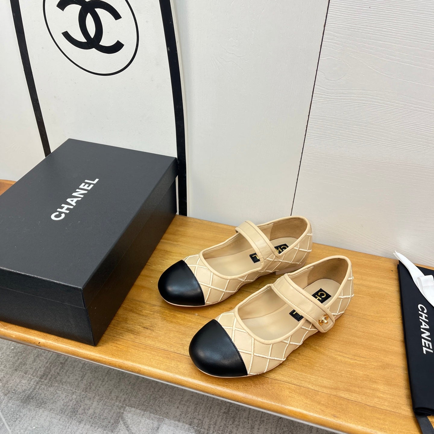 CHANEL 25S QUILTED MARY JANES BLACK AND BEIGE IN CALFSKIN