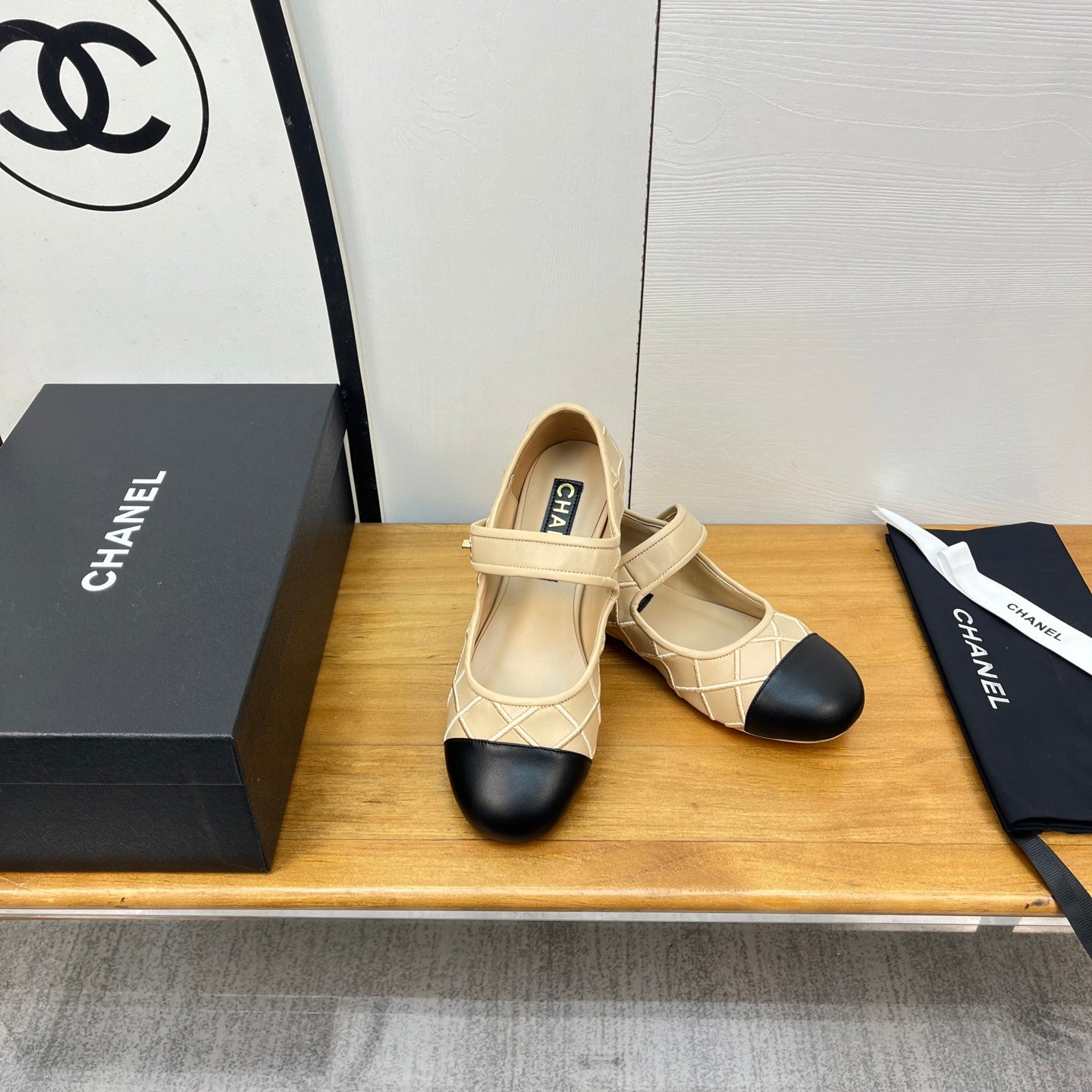 CHANEL 25S QUILTED MARY JANES BLACK AND BEIGE IN CALFSKIN