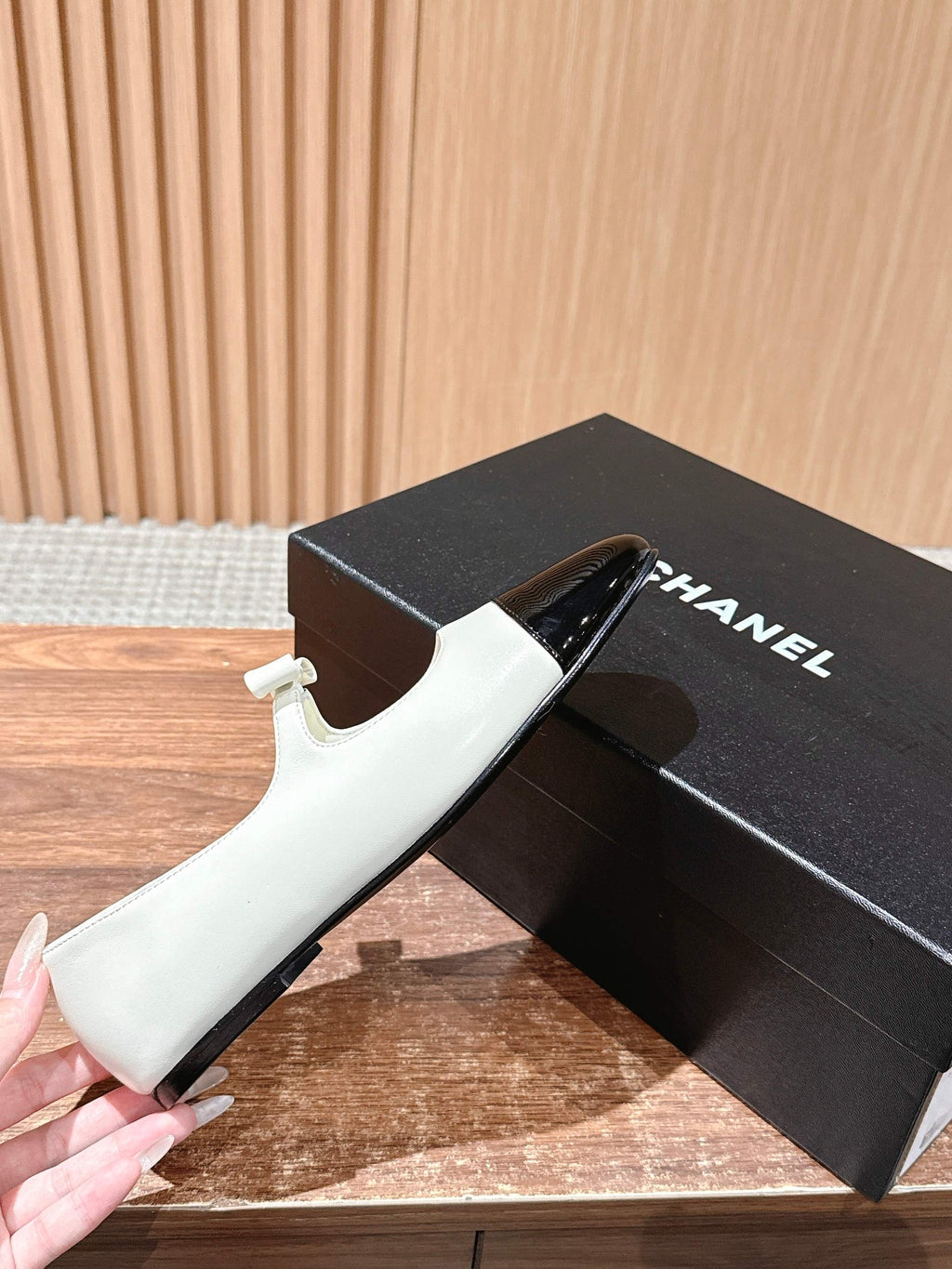 CHANEL 25S BALLET MARY JANES BLACK AND IVORY IN CALFSKIN
