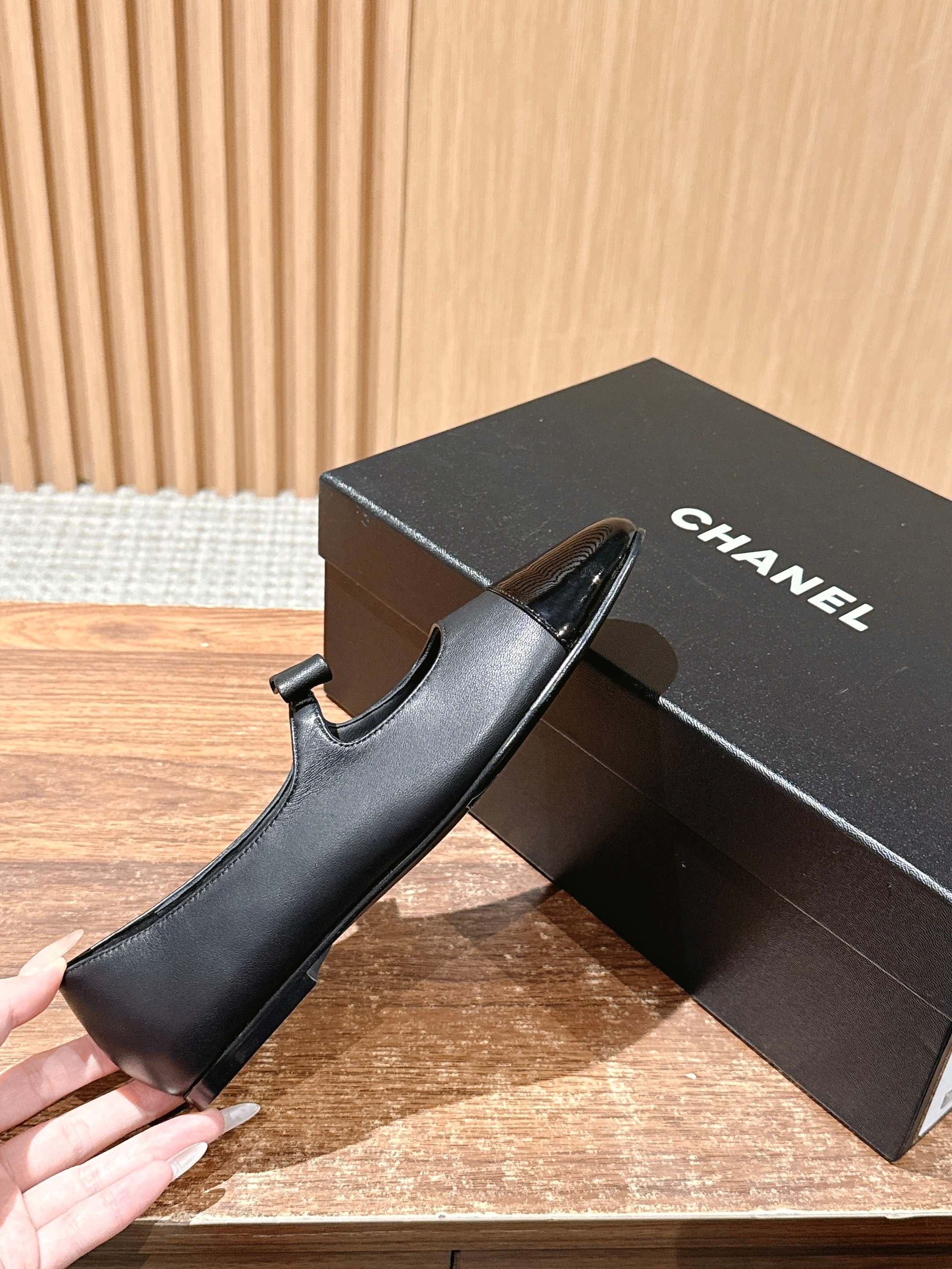 CHANEL 25S BALLET MARY JANES BLACK IN CALFSKIN AND PATENT CALFSKIN