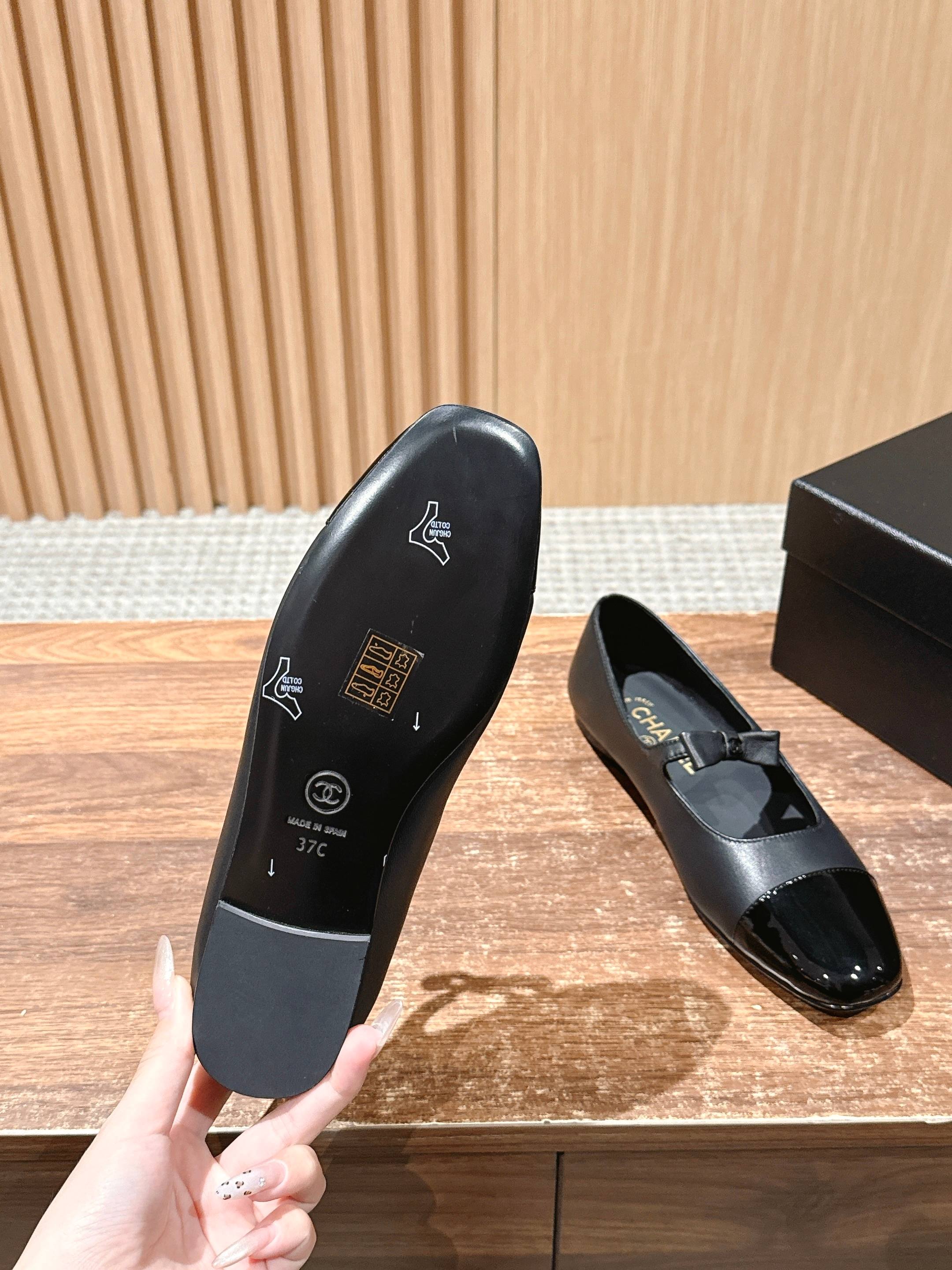 CHANEL 25S BALLET MARY JANES BLACK IN CALFSKIN AND PATENT CALFSKIN
