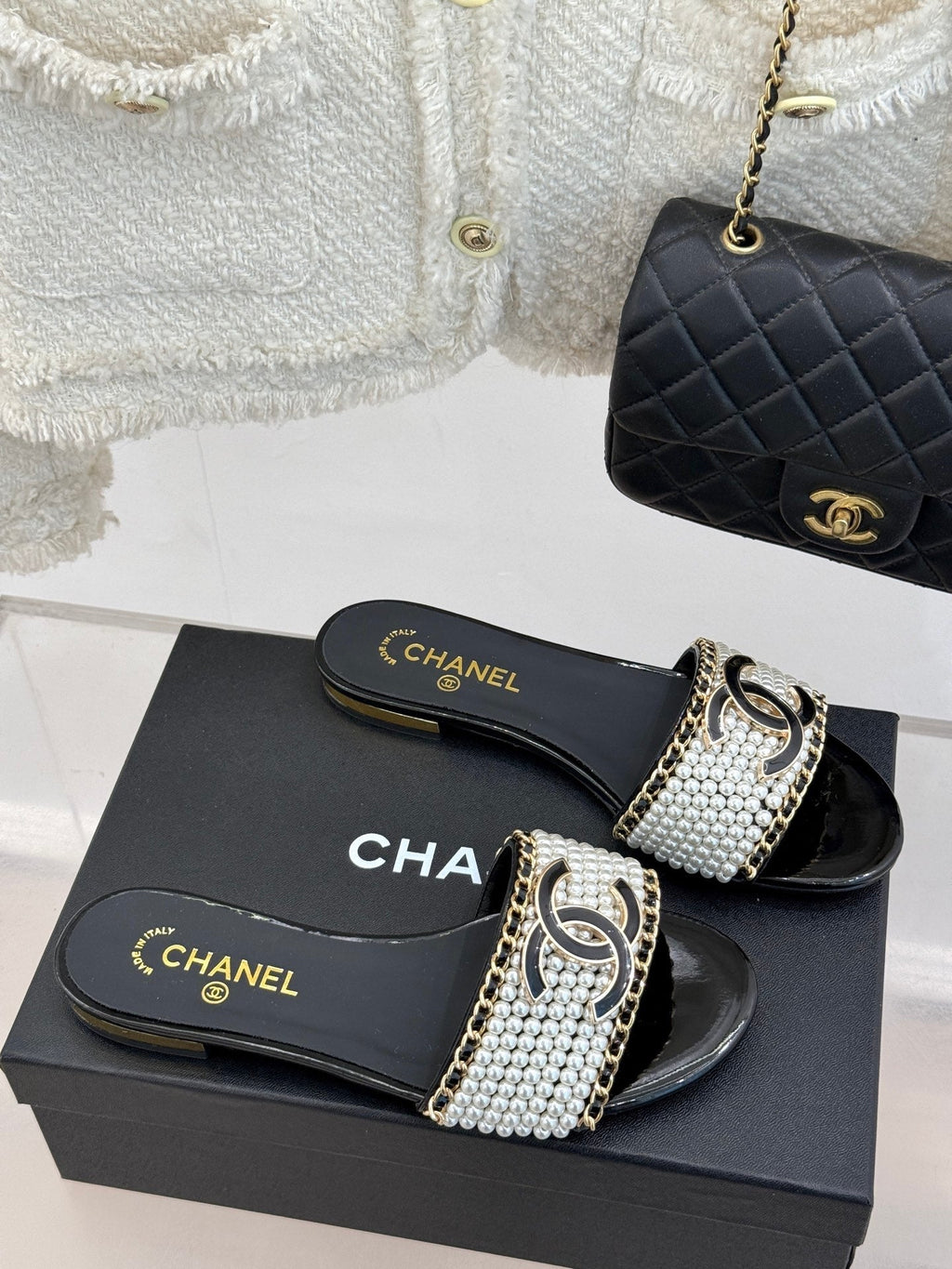 CC SLIDE SANDALS IN BLACK AND WHITE PEARL