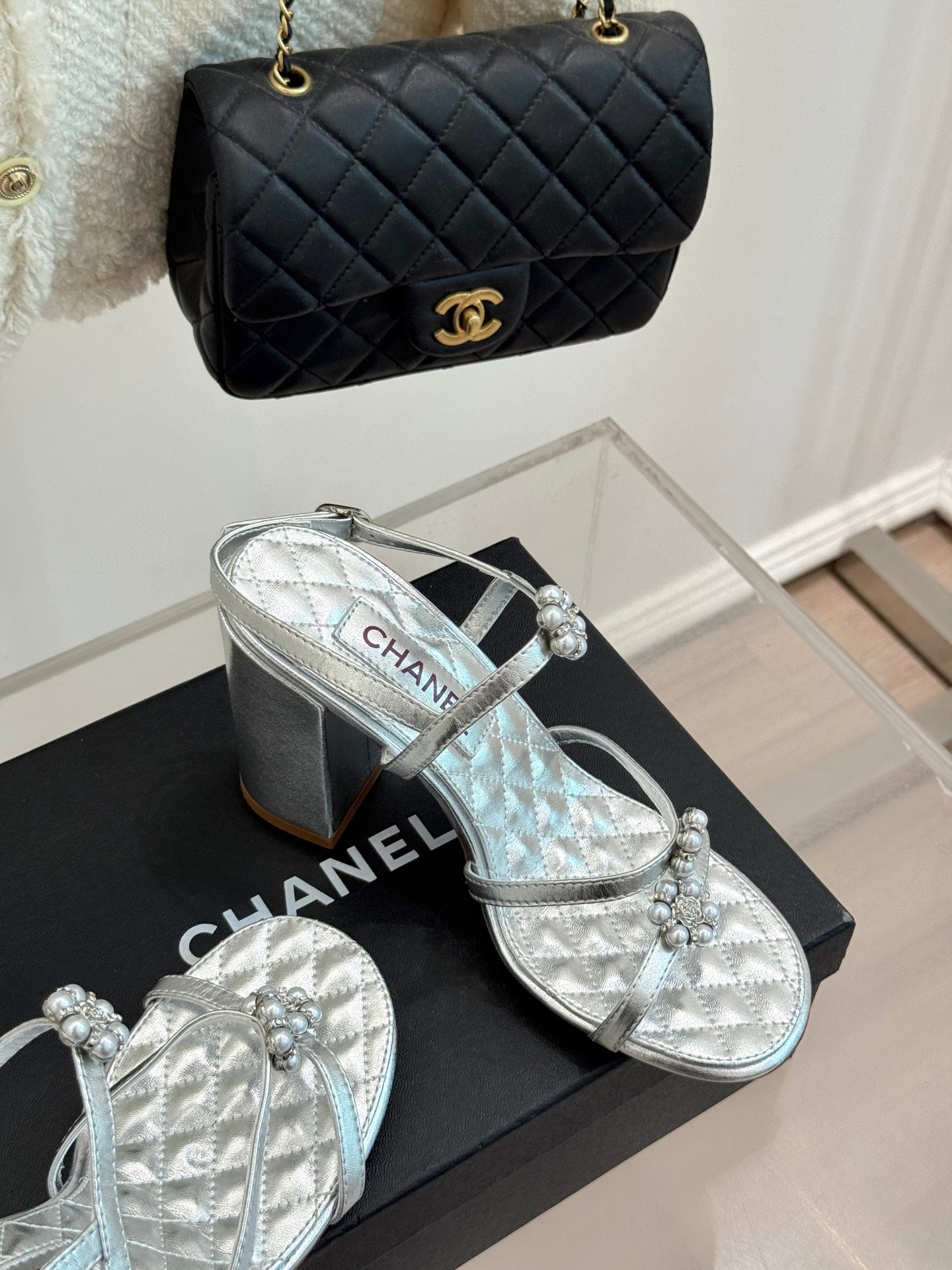 HIGH HEELS SANDAL IN SILVER LAMBSKIN PEARL FLOWERS