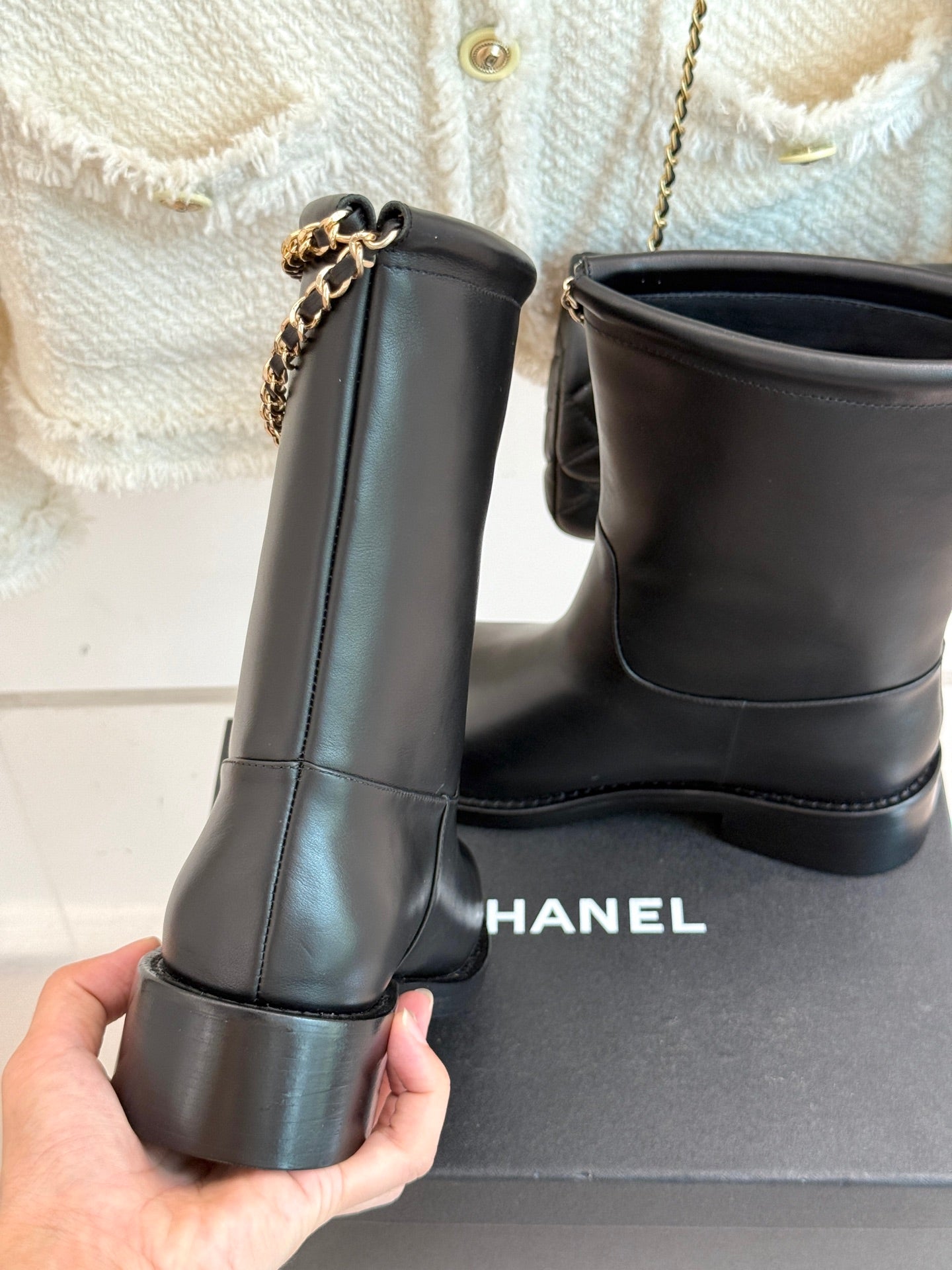 CC SHORT BOOTS IN BLACK CALFSKIN