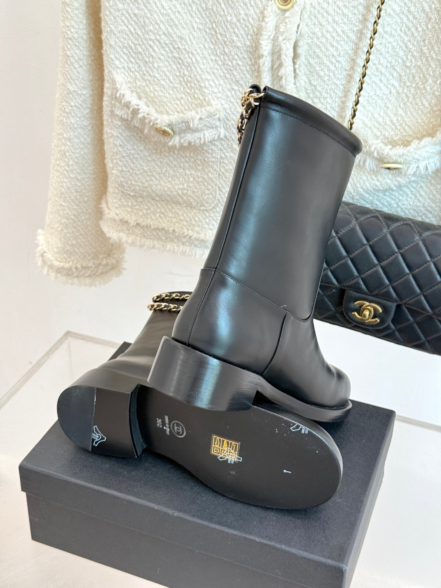 CC SHORT BOOTS IN BLACK CALFSKIN