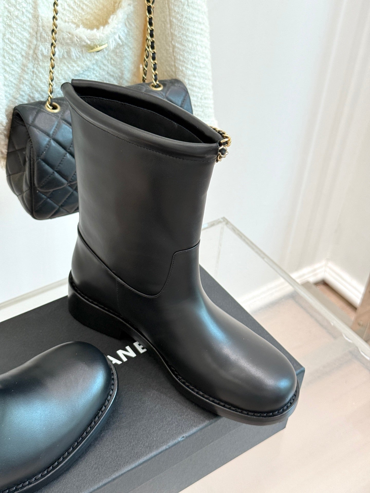 CC SHORT BOOTS IN BLACK CALFSKIN
