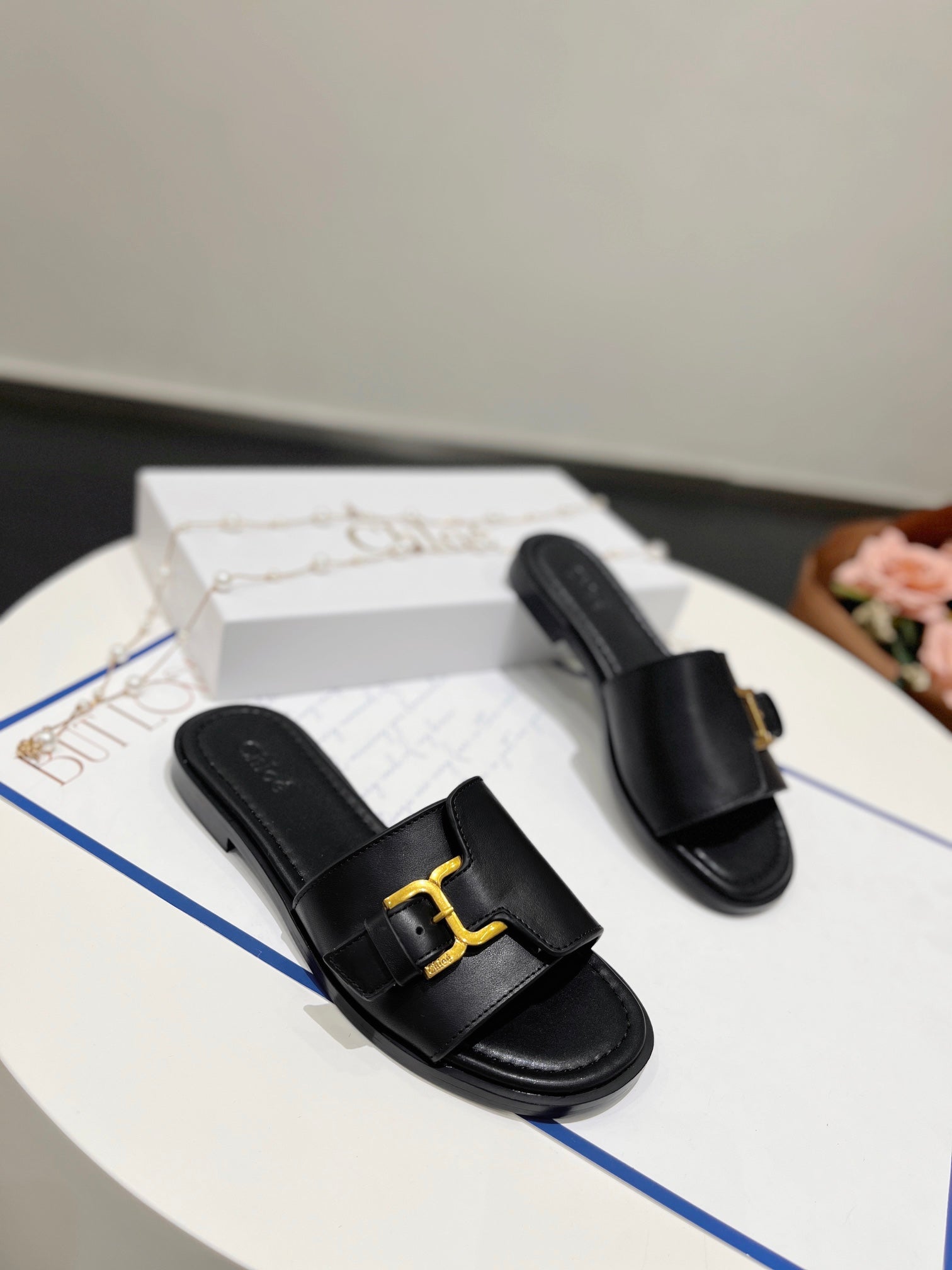 CHLO¨¦ HLOE MARCIE SLIDE IN BLACK CALFSKIN WITH GOLD HARDWARE