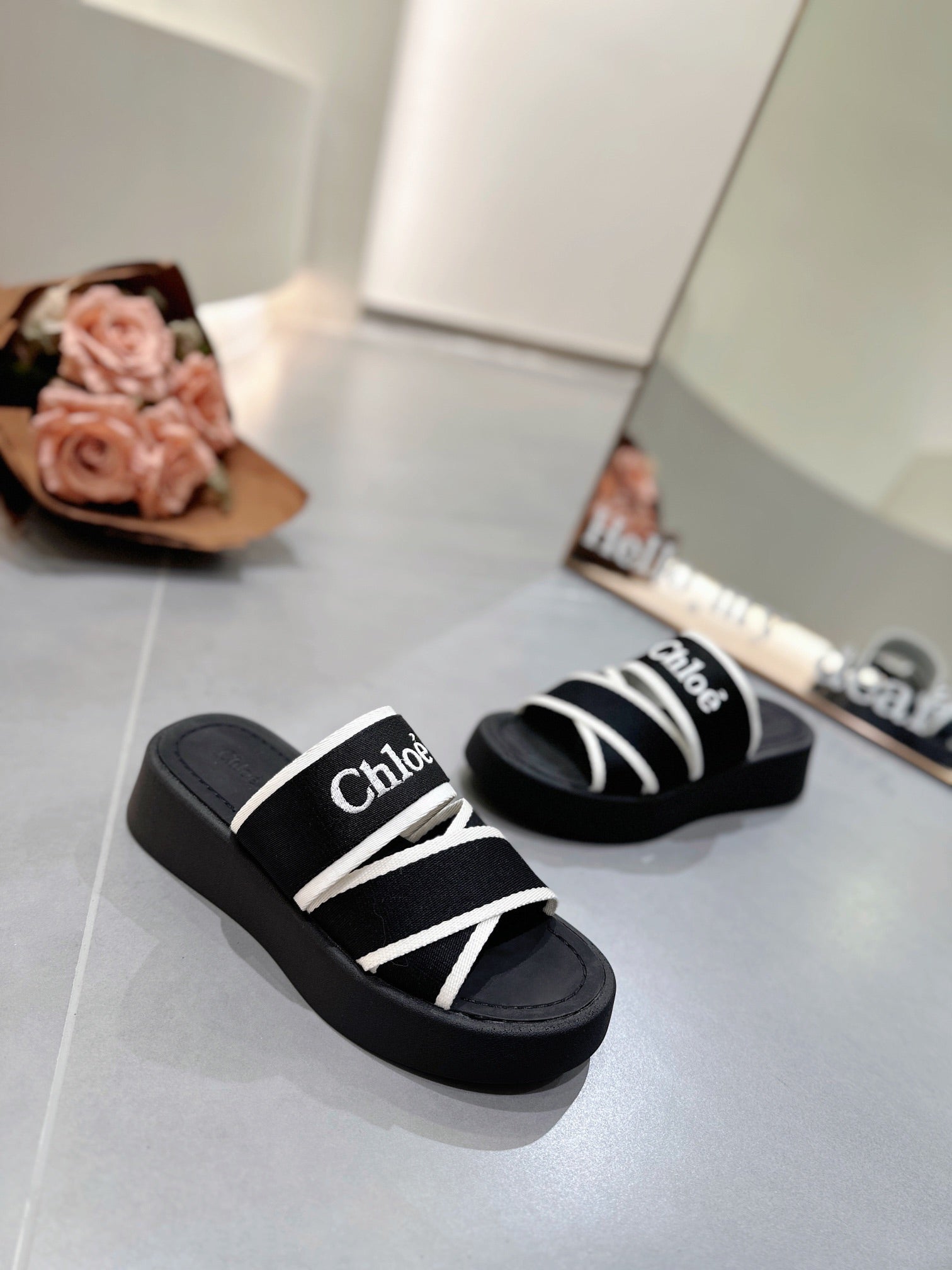 CHLO¨¦ PLATFORM SANDALS IN BLACK MIX WHITE DENSITY KNIT