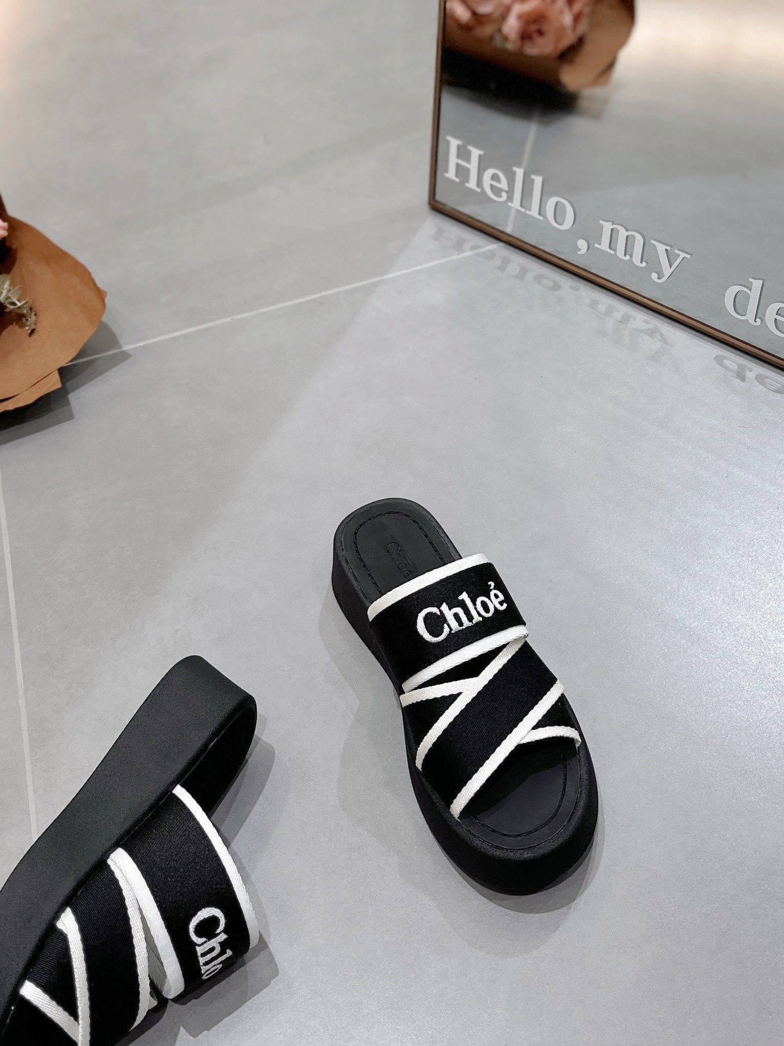 CHLO¨¦ PLATFORM SANDALS IN BLACK MIX WHITE DENSITY KNIT