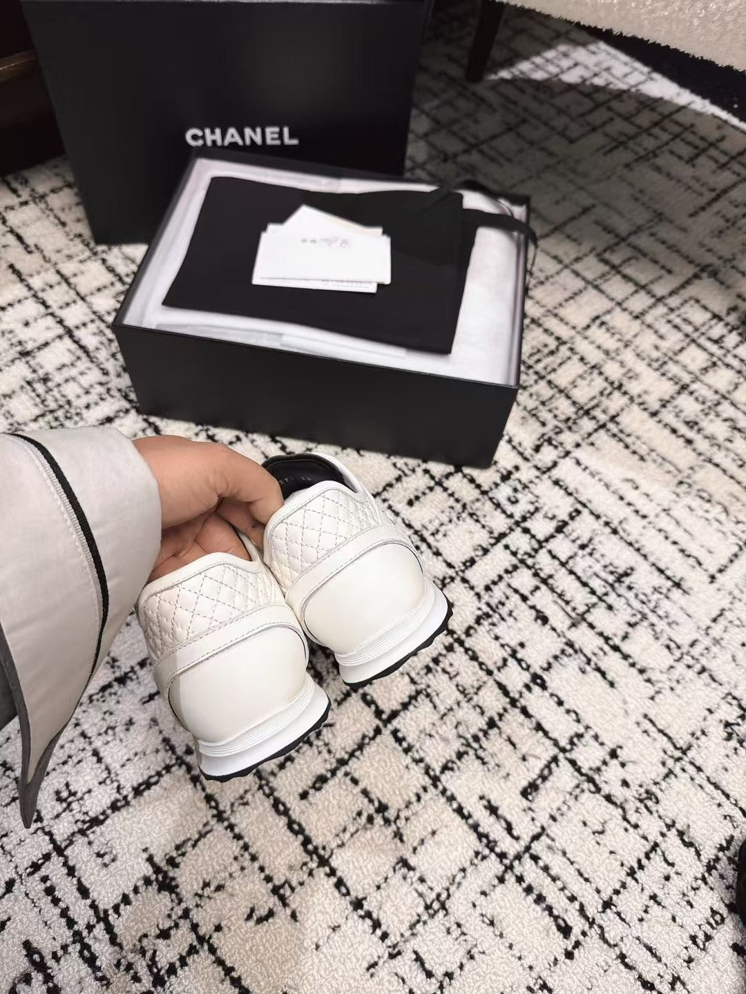 TRAINERS SNEAKER IN WHITE CALFSKIN AND SUEDE