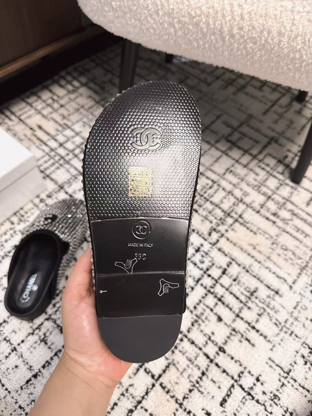 FLAT MULE IN  BLACK SUEDE WITH CRYSTALS