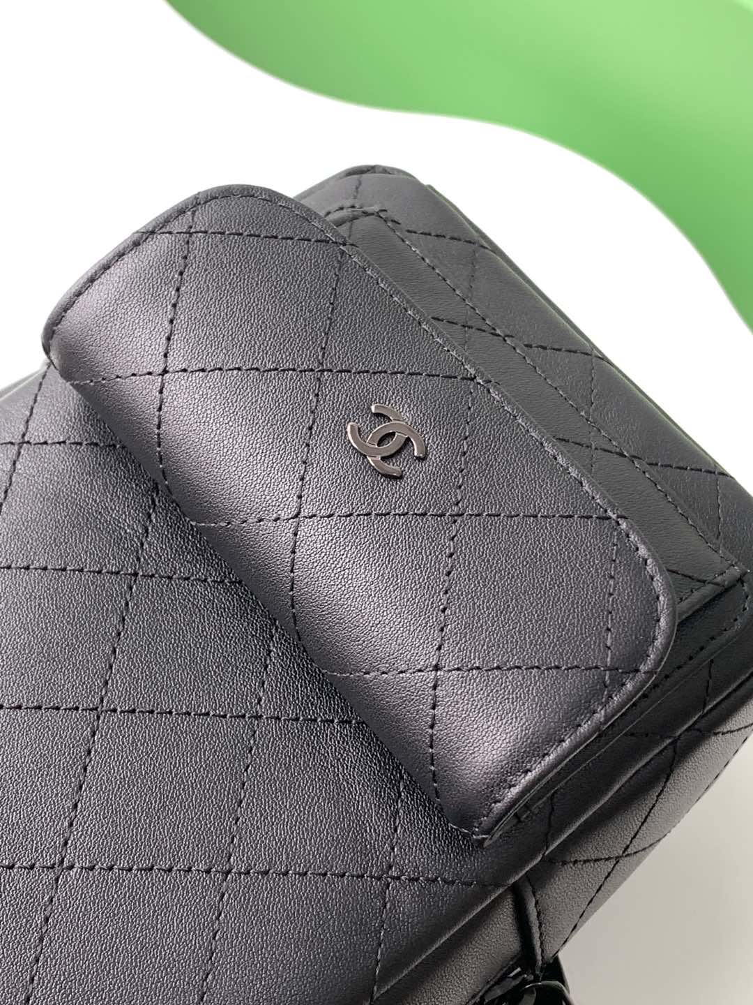 SMALL BACKPACK 25 IN BLACK CALFSKIN BLACK CHAIN
