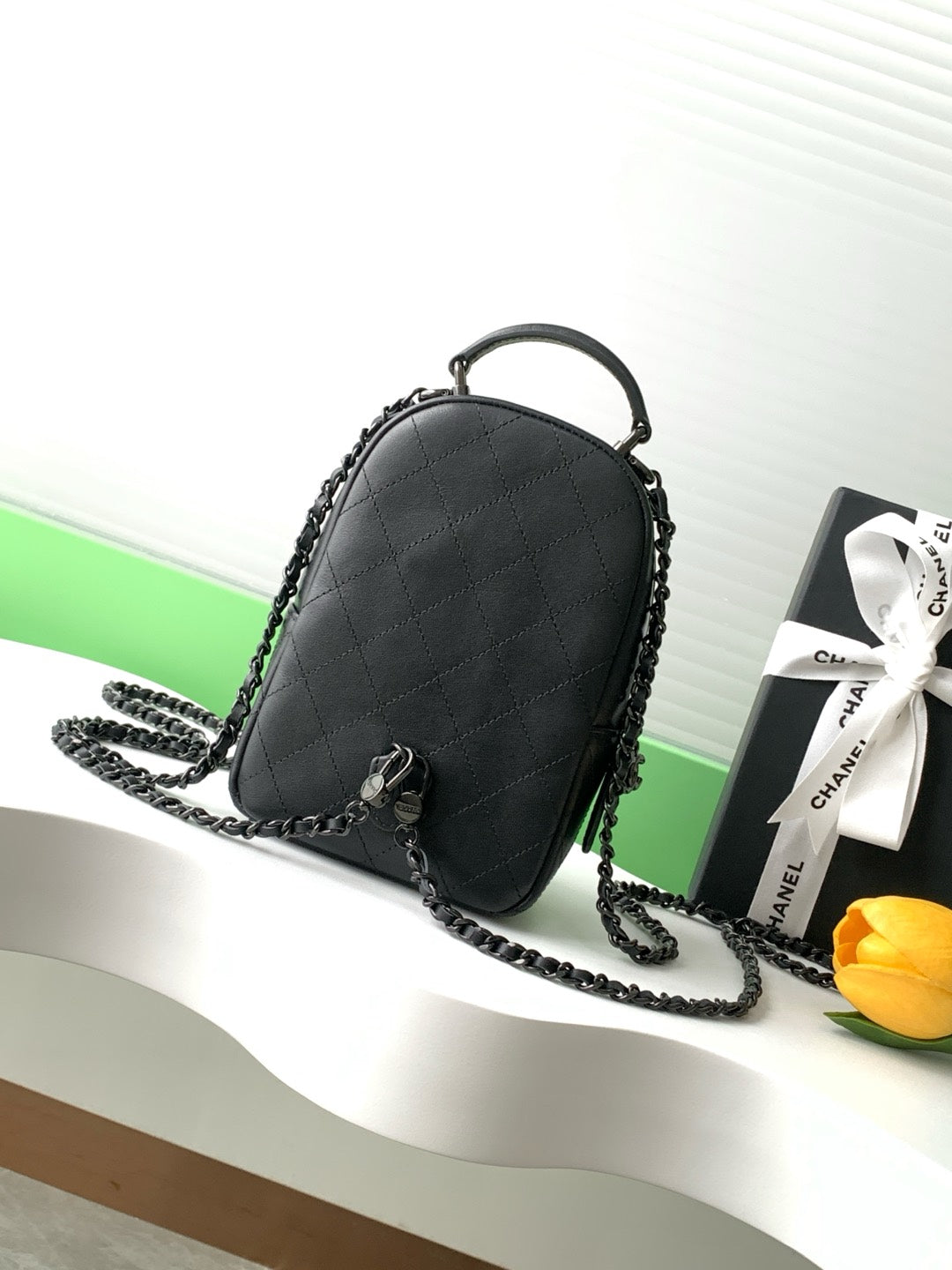 SMALL BACKPACK 25 IN BLACK CALFSKIN BLACK CHAIN